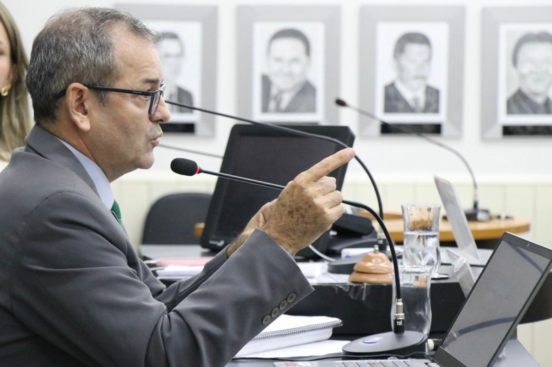Apresentação_relatório_final_CPI_OBRAS_(08/06/26)_CRED_DERICK_HENRIQUE_IMPRENSA_CMC