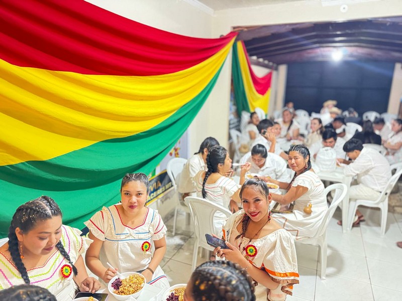 Desfile_tochas_200_anos_Bolívia_Cáceres (05.08.25)_CRED_CMC