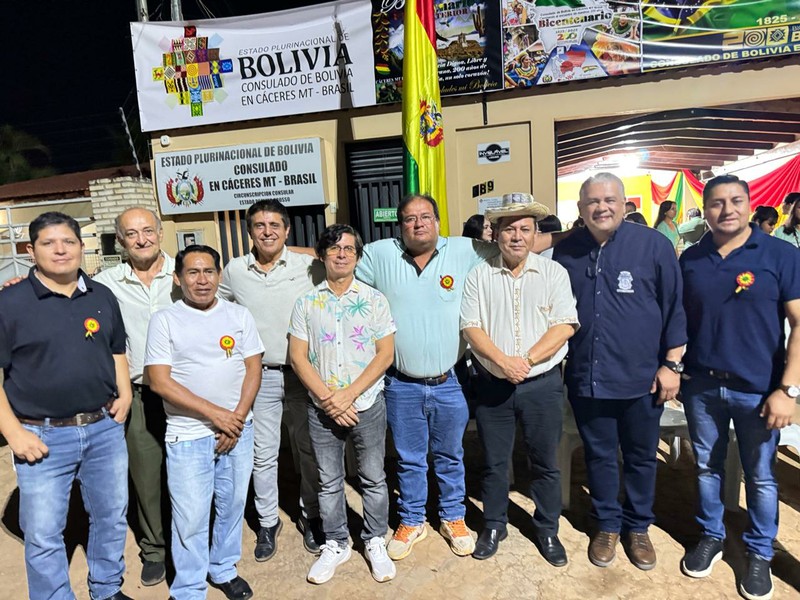 Desfile_tochas_200_anos_Bolívia_Cáceres (05.08.25)_CRED_CMC