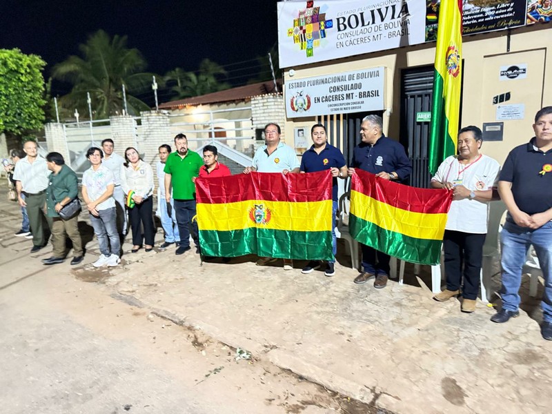 Desfile_tochas_200_anos_Bolívia_Cáceres (05.08.25)_CRED_CMC