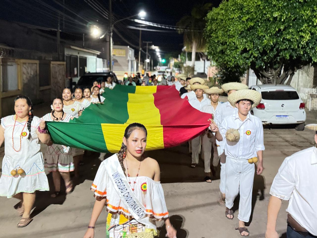 Desfile_tochas_200_anos_Bolívia_Cáceres (05.08.25)_CRED_CMC