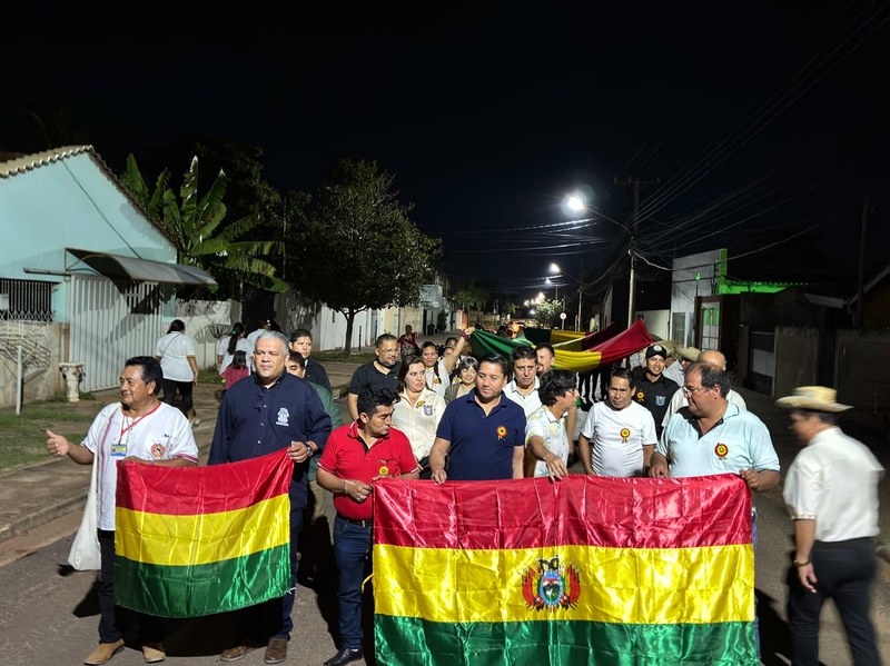 Desfile_tochas_200_anos_Bolívia_Cáceres (05.08.25)_CRED_CMC