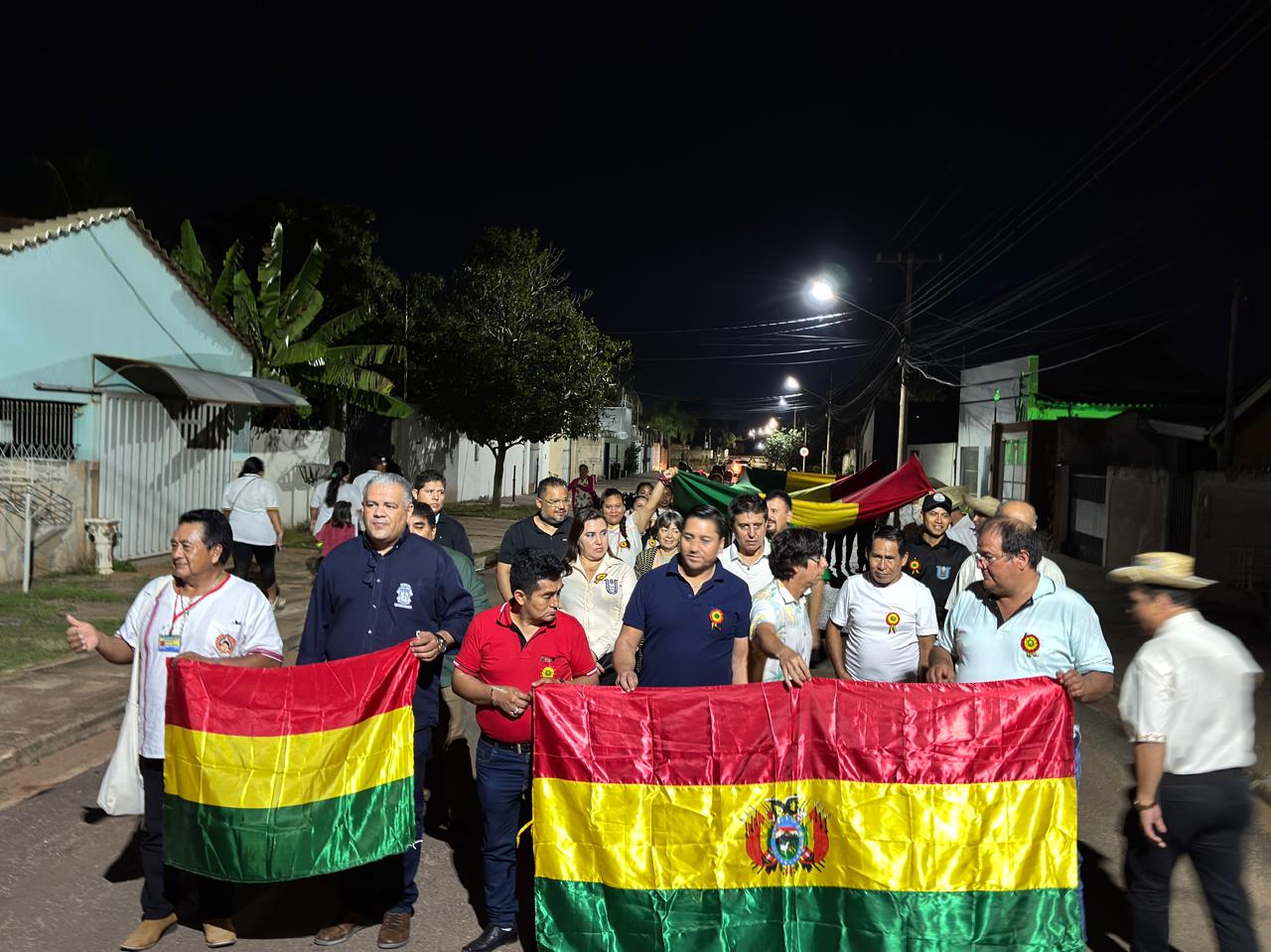 Desfile_tochas_200_anos_Bolívia_Cáceres (05.08.25)_CRED_CMC
