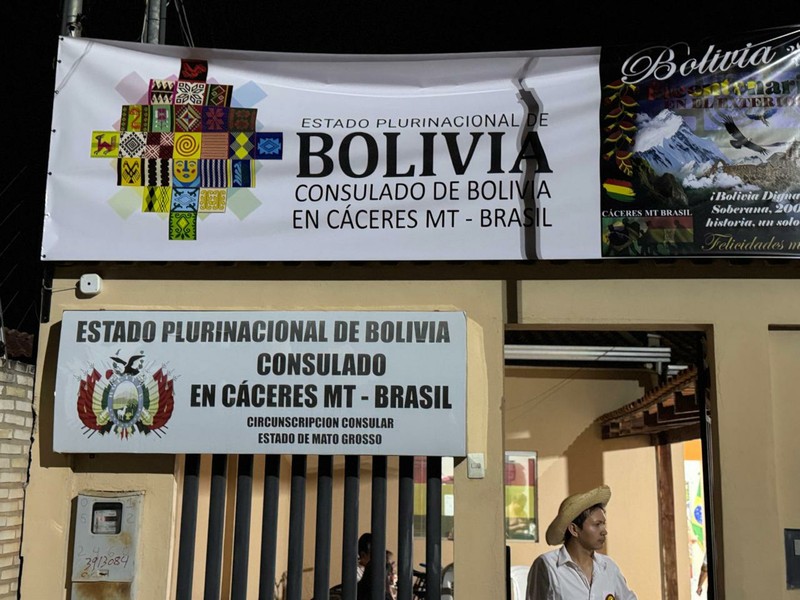 Desfile_tochas_200_anos_Bolívia_Cáceres (05.08.25)_CRED_CMC