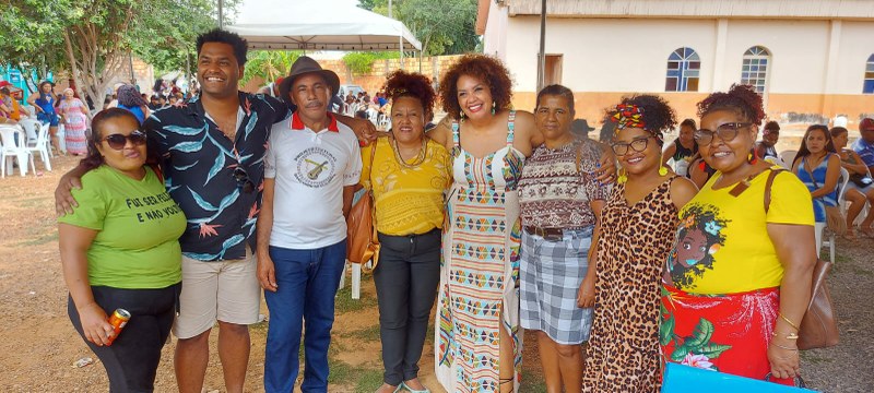 Vereadora professora Mazéh Silva  com lideranças do movimento negro nos festejos do Quilombo do Chumbo.