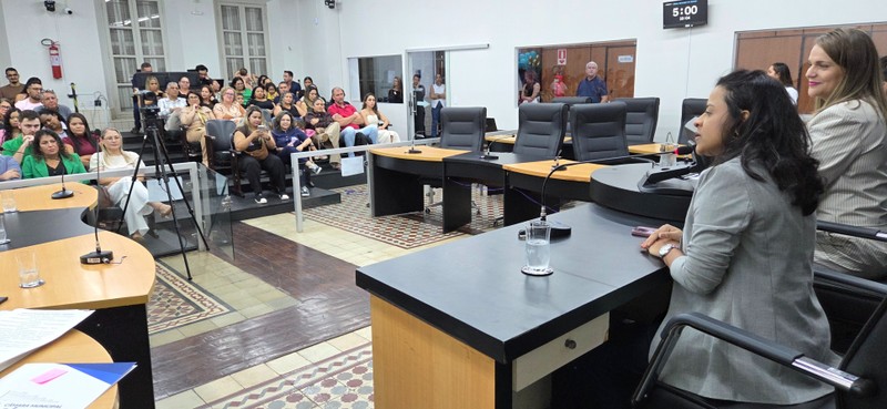 Moção_Aplausos_profissionais_enfermagem_27_05_26_cred_Imprensa_CMC