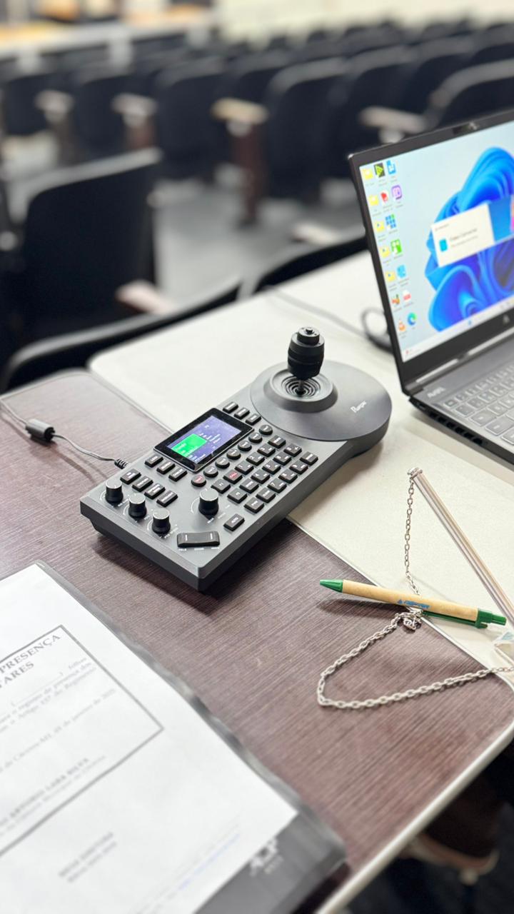 Mesa controladora para as câmeras.Foto: Imprensa/CMC