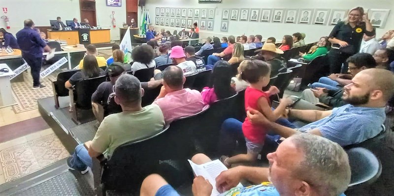 Público durante a sessão ordinária de segunda-feira (06.02.23).Foto:CMC