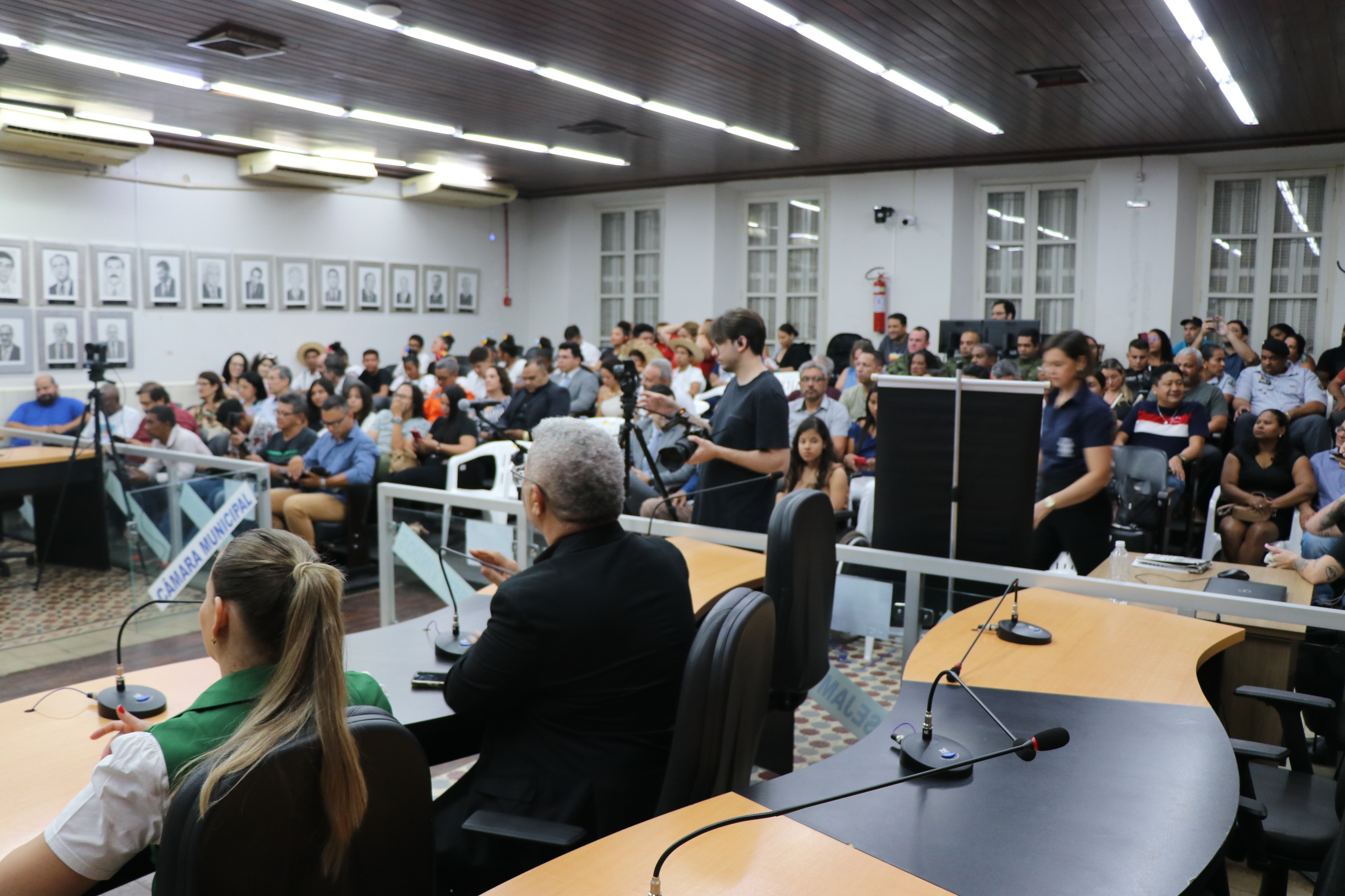 Sessão Solene em homenagem a personalidades de Cáceres (01.12.25)_Cred_Imprensa