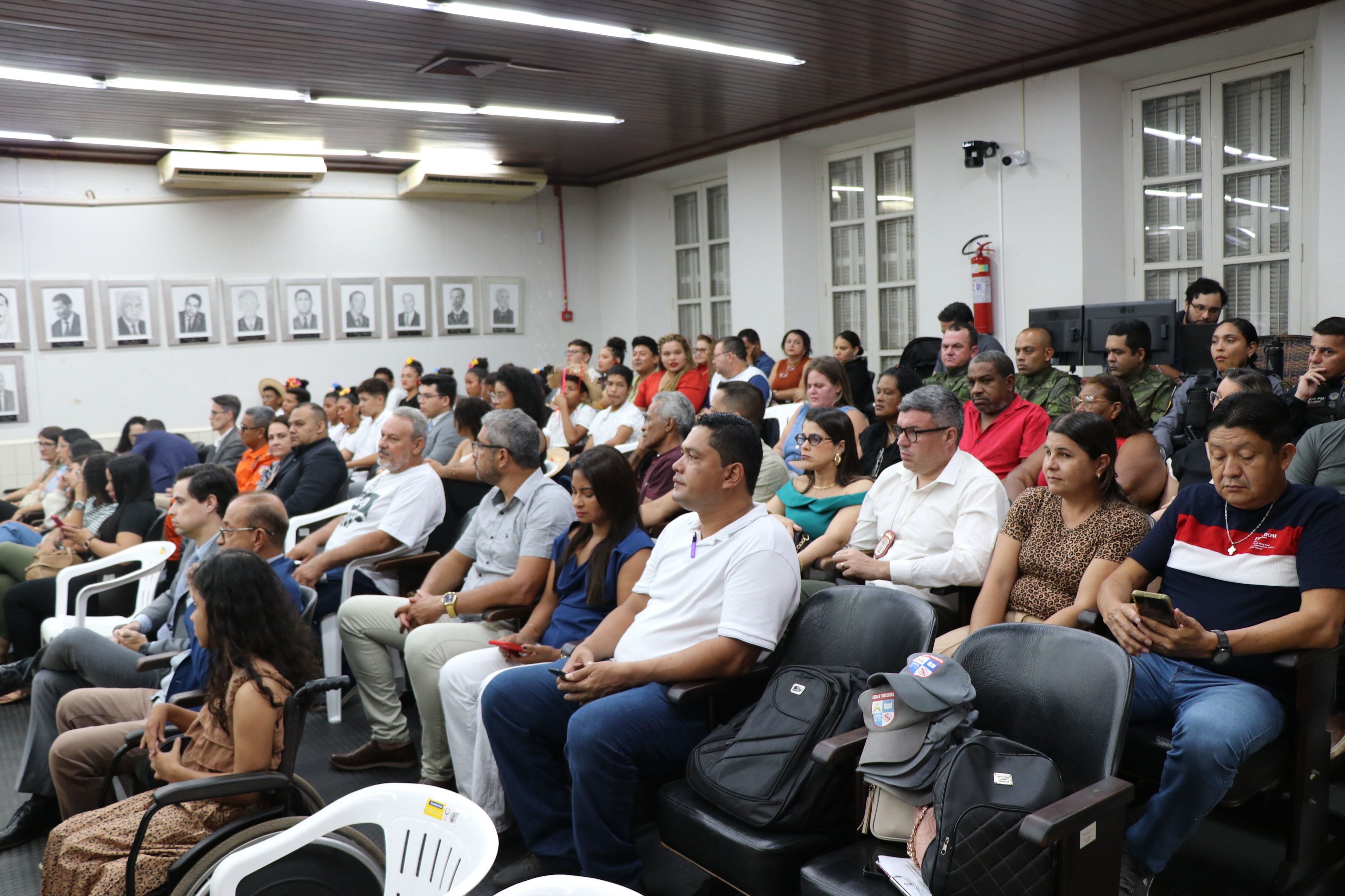Sessão Solene em homenagem a personalidades de Cáceres (01.12.25)_Cred_Imprensa