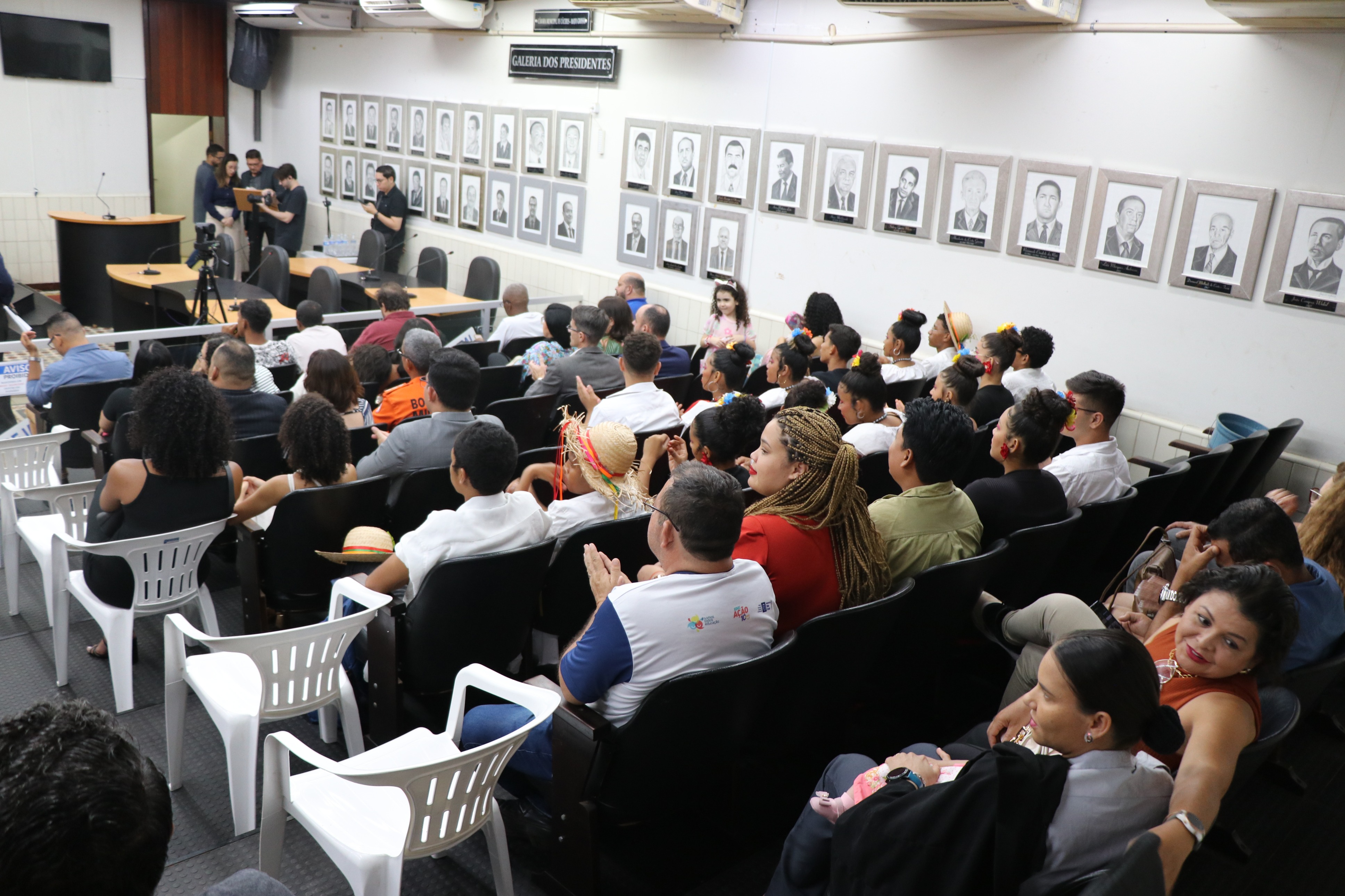 Sessão Solene em homenagem a personalidades de Cáceres (01.12.25)_Cred_Imprensa