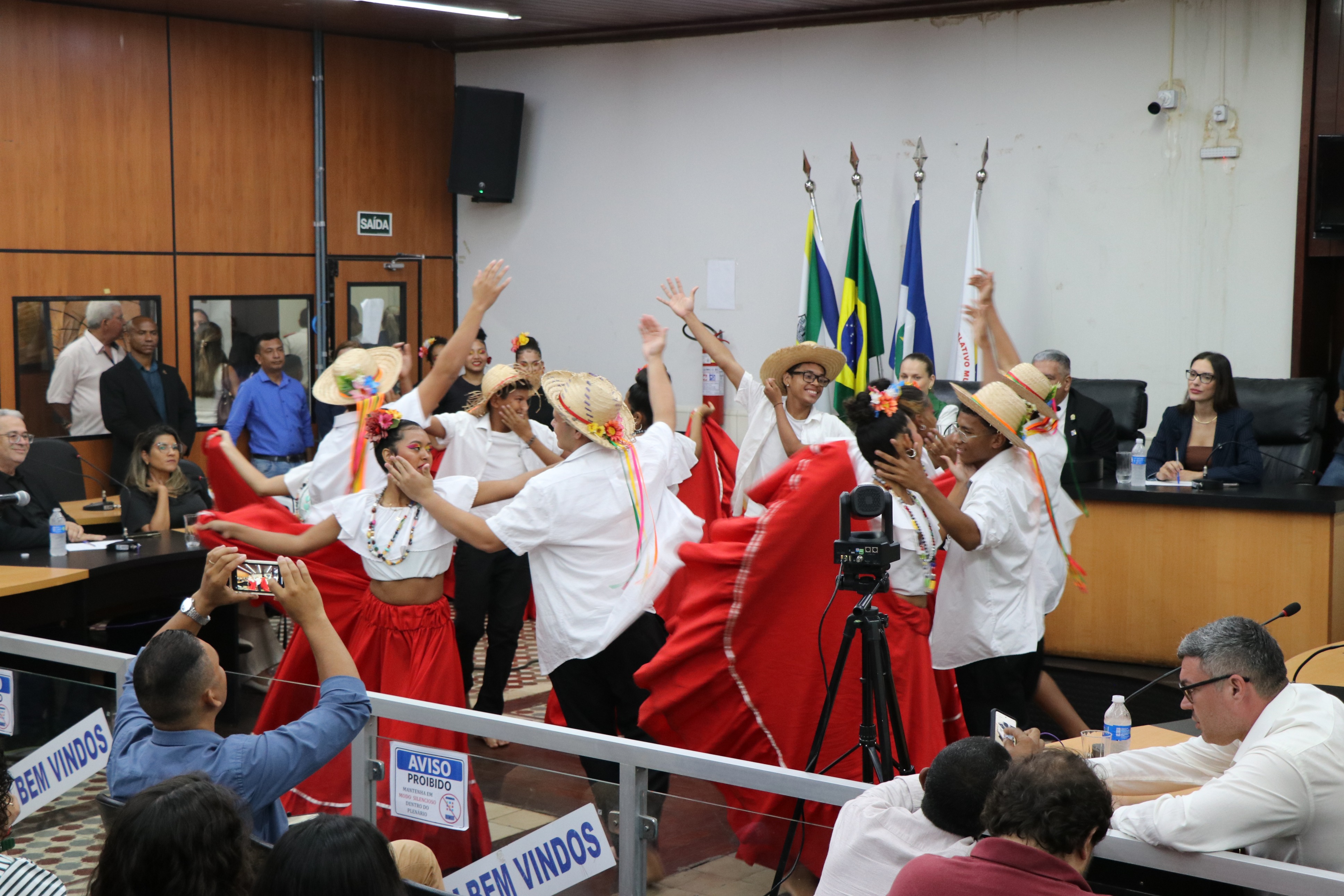 Sessão Solene em homenagem a personalidades de Cáceres (01.12.25)_Cred_Imprensa