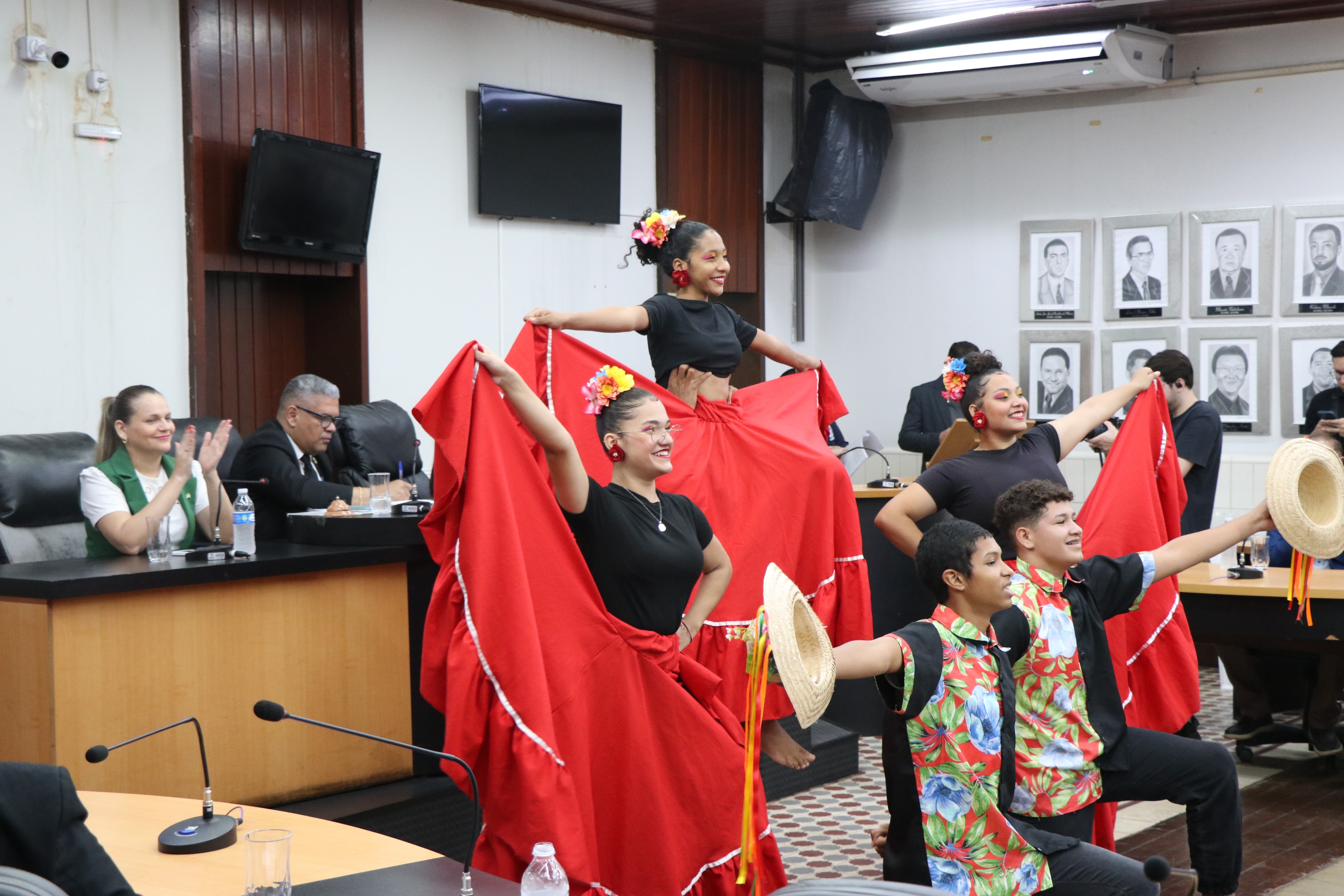 Sessão Solene em homenagem a personalidades de Cáceres (01.12.25)_Cred_Imprensa