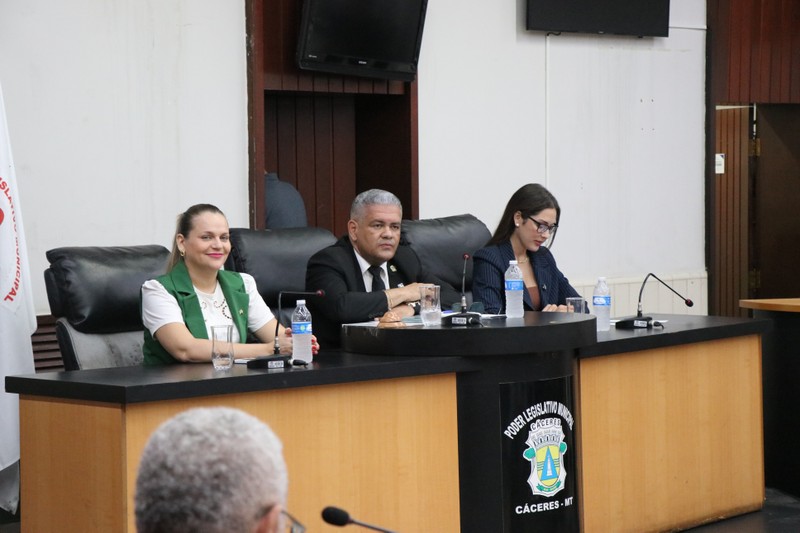 Sessão Solene em homenagem a personalidades de Cáceres (01.12.25)_Cred_Imprensa
