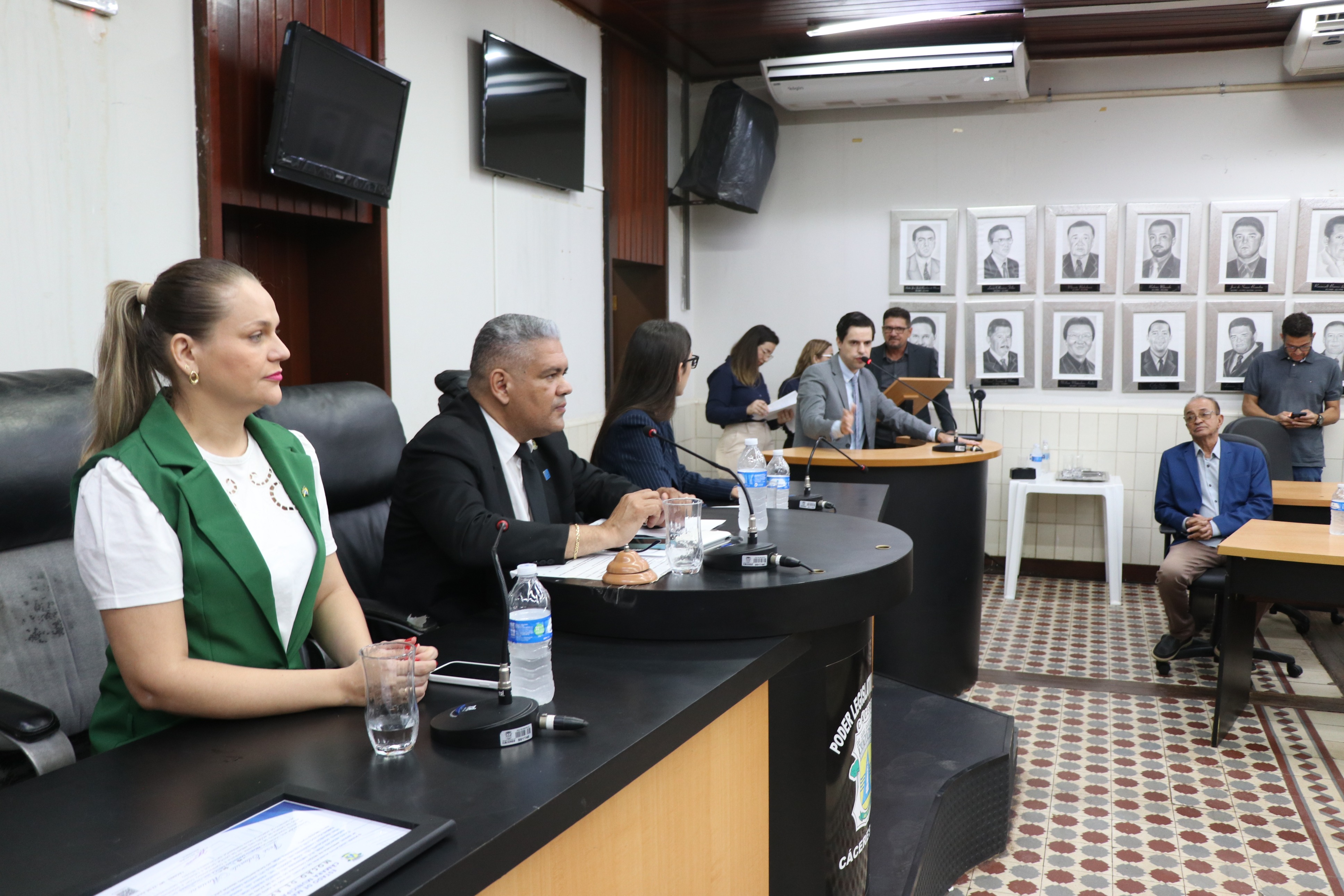 Sessão Solene em homenagem a personalidades de Cáceres (01.12.25)_Cred_Imprensa