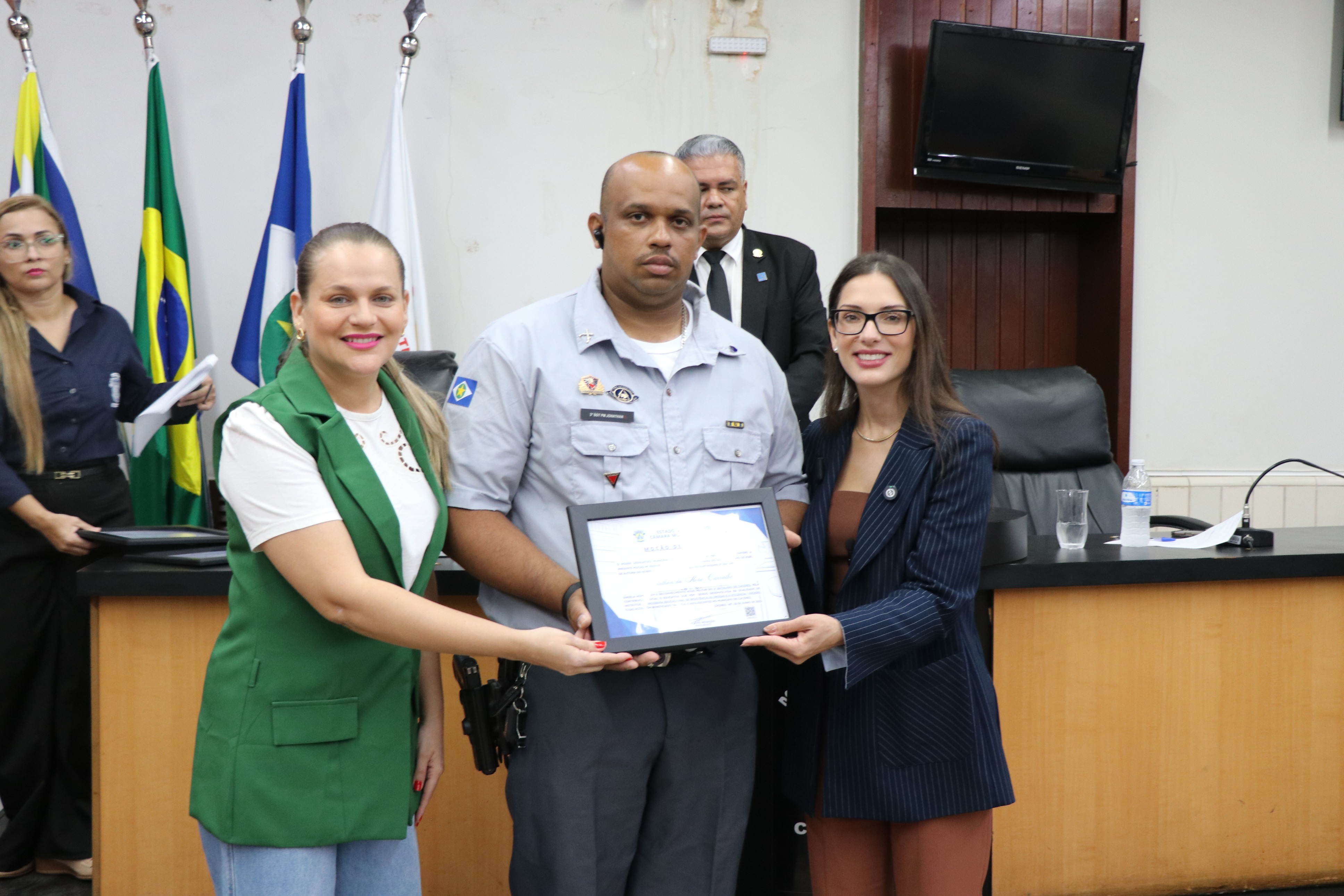 Sessão Solene em homenagem a personalidades de Cáceres (01.12.25)_Cred_Imprensa