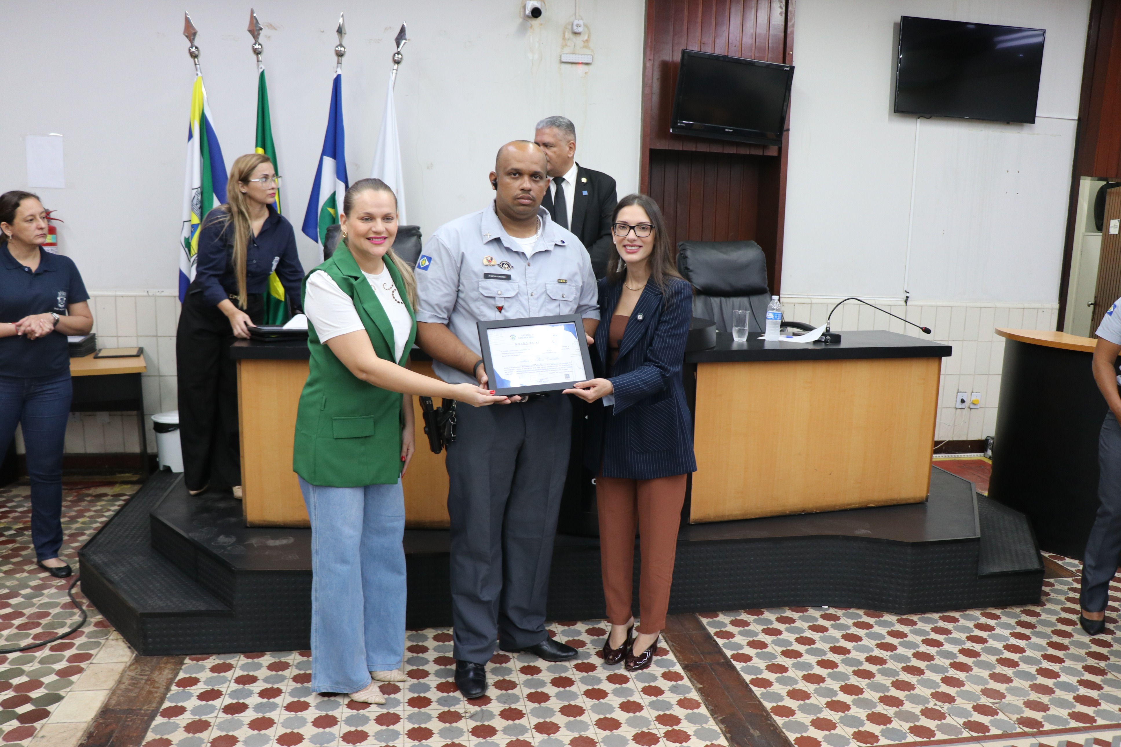 Sessão Solene em homenagem a personalidades de Cáceres (01.12.25)_Cred_Imprensa