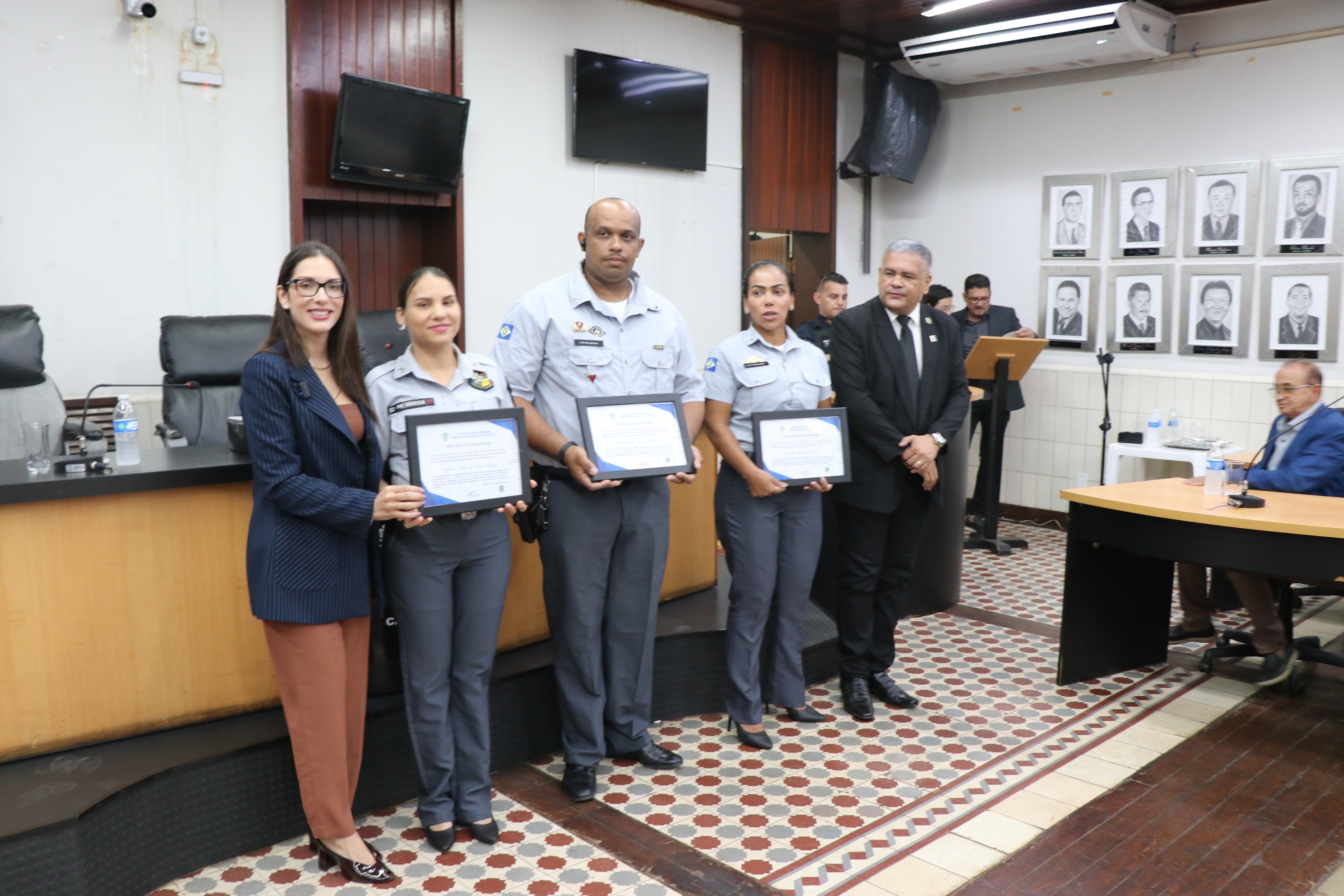 Sessão Solene em homenagem a personalidades de Cáceres (01.12.25)_Cred_Imprensa