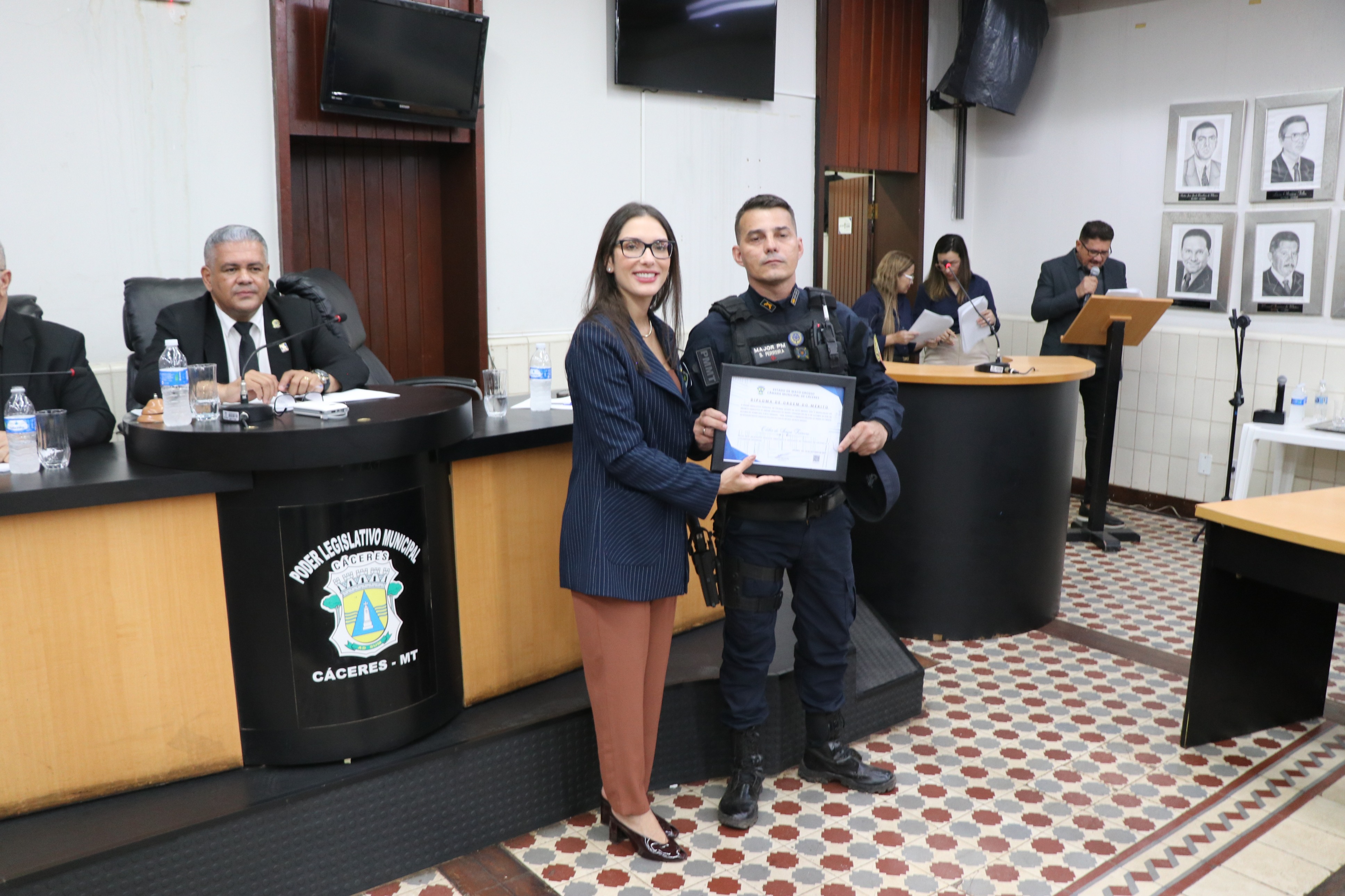 Sessão Solene em homenagem a personalidades de Cáceres (01.12.25)_Cred_Imprensa
