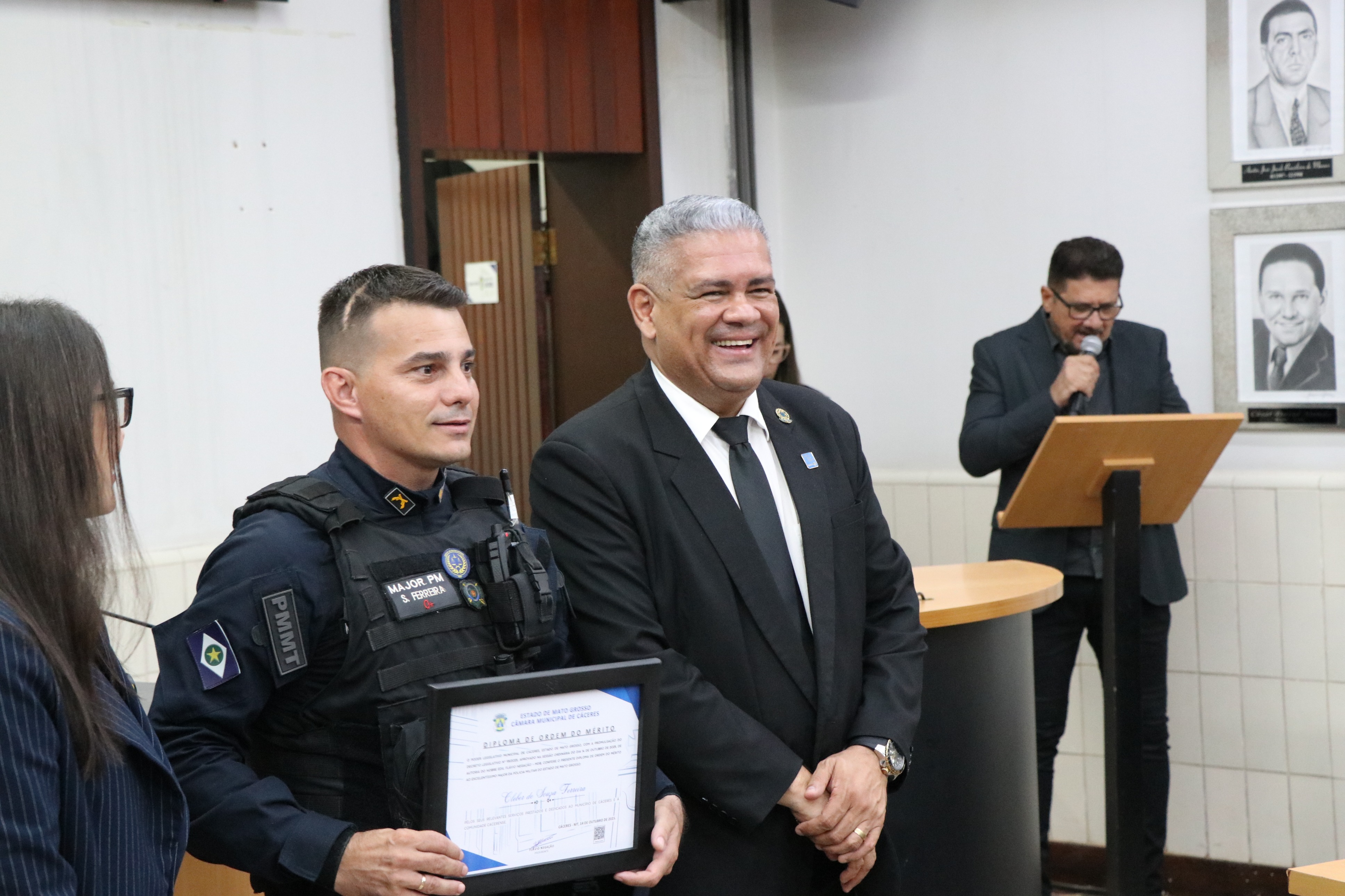 Sessão Solene em homenagem a personalidades de Cáceres (01.12.25)_Cred_Imprensa