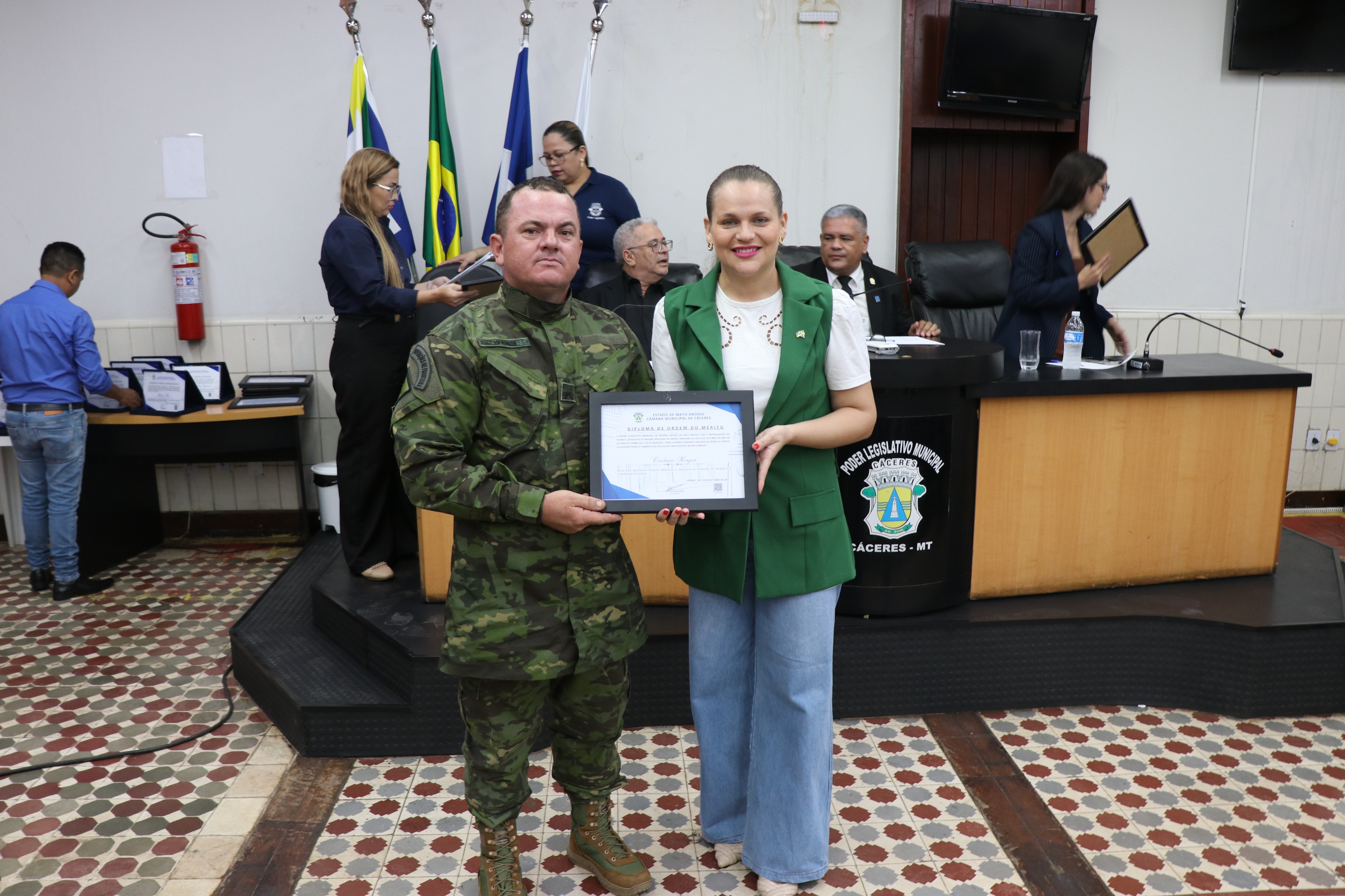 Sessão Solene em homenagem a personalidades de Cáceres (01.12.25)_Cred_Imprensa