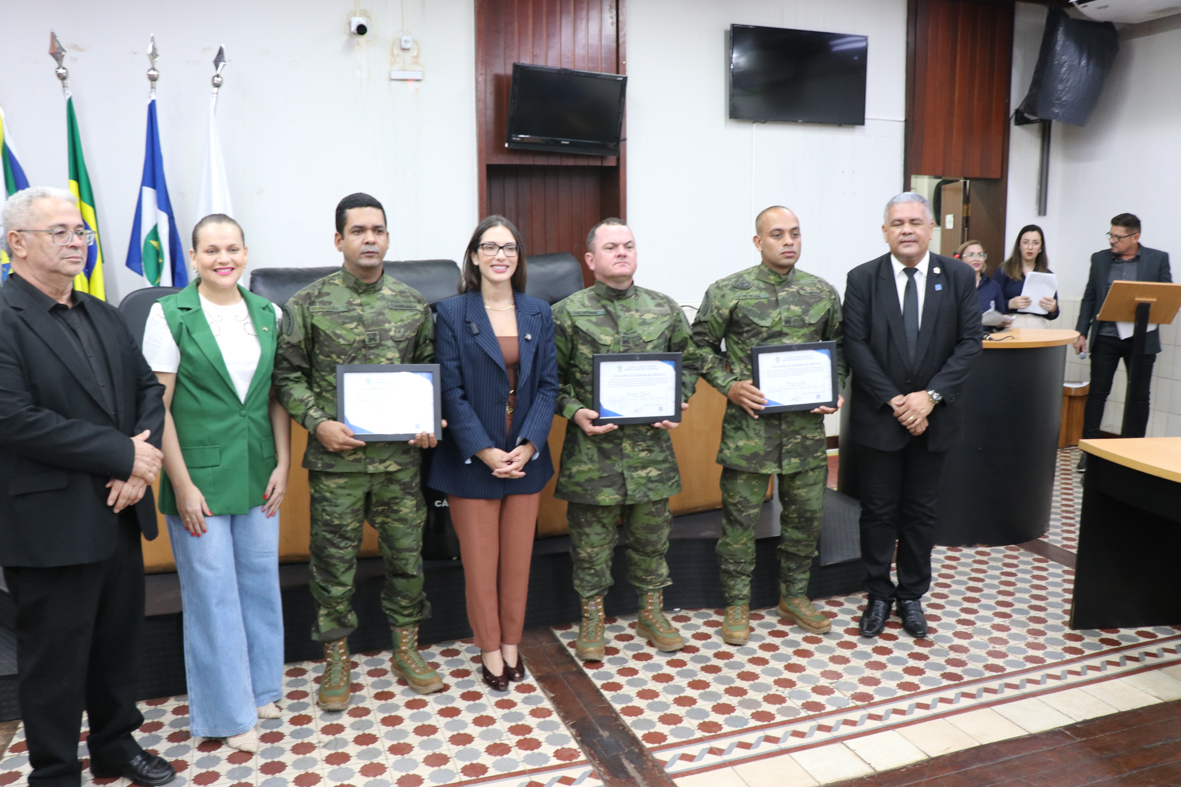 Sessão Solene em homenagem a personalidades de Cáceres (01.12.25)_Cred_Imprensa