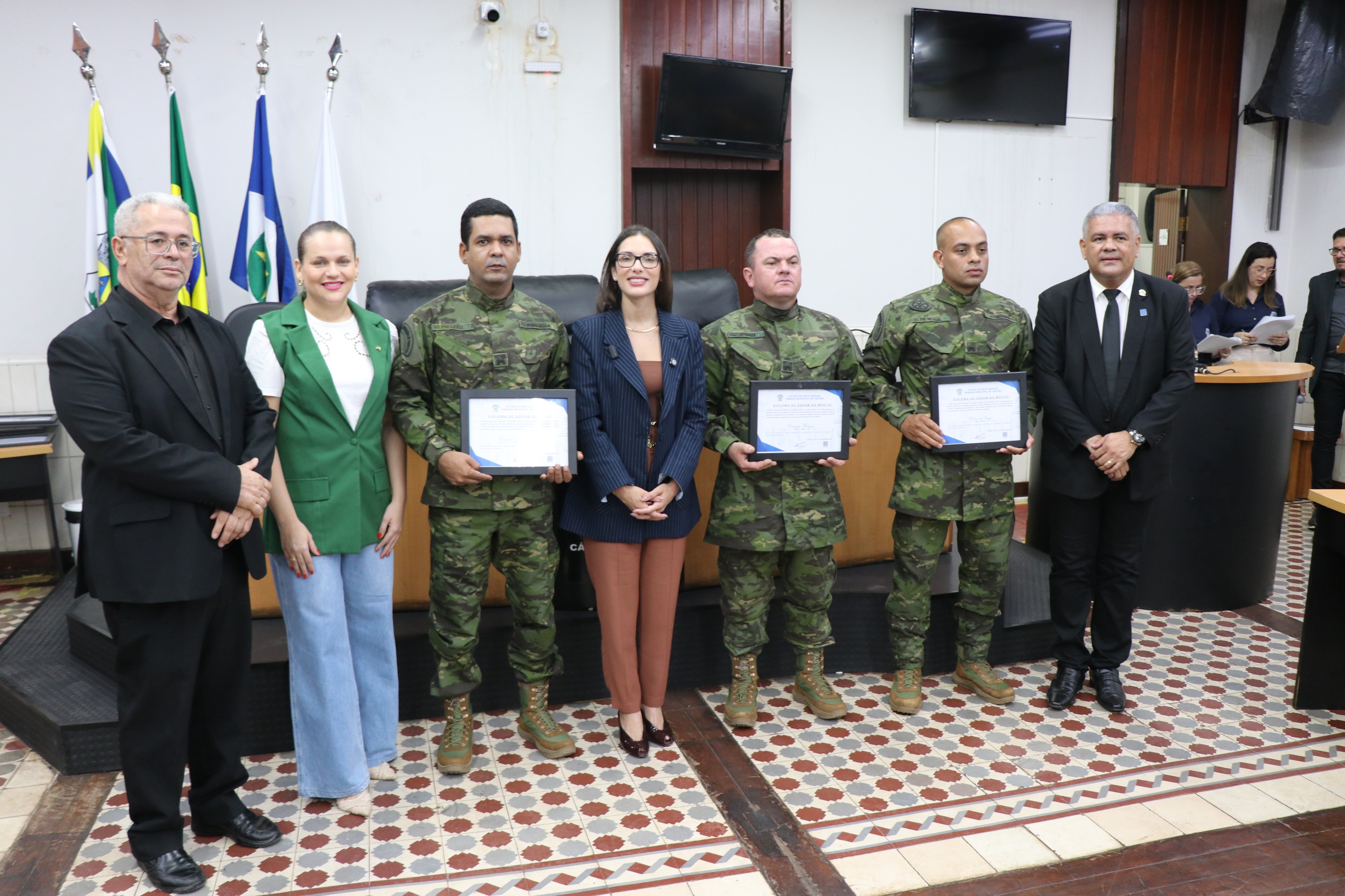 Sessão Solene em homenagem a personalidades de Cáceres (01.12.25)_Cred_Imprensa