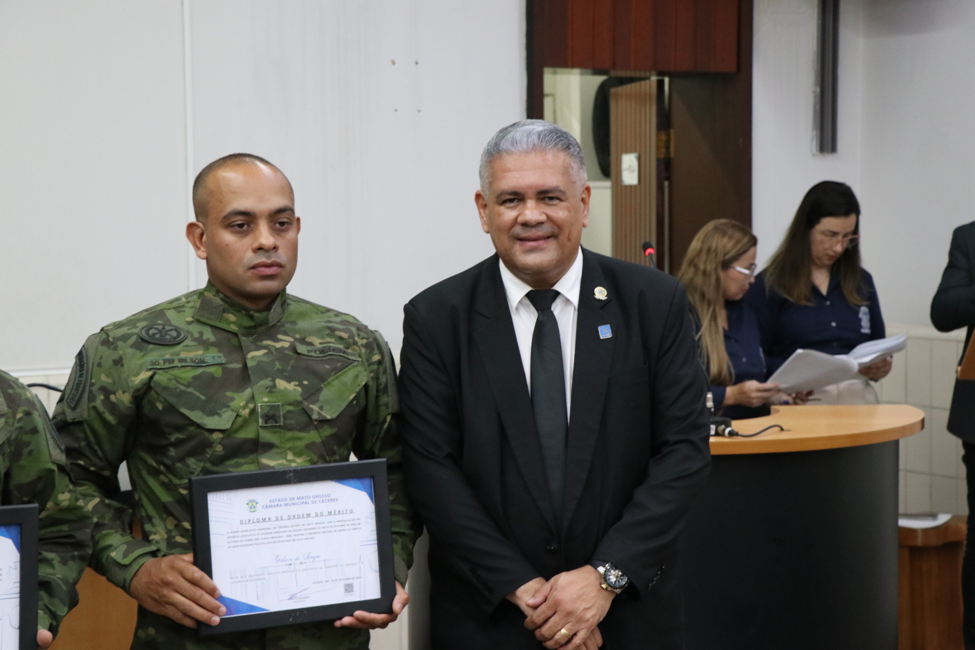 Sessão Solene em homenagem a personalidades de Cáceres (01.12.25)_Cred_Imprensa