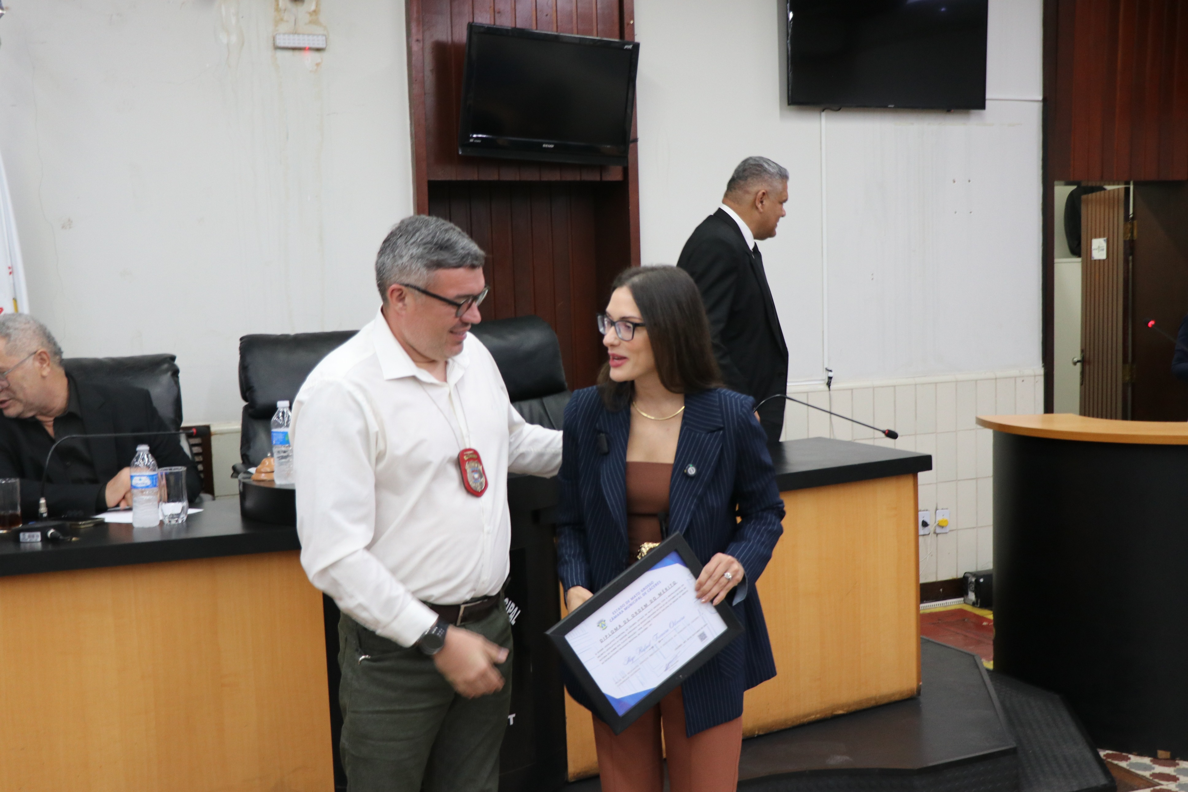 Sessão Solene em homenagem a personalidades de Cáceres (01.12.25)_Cred_Imprensa