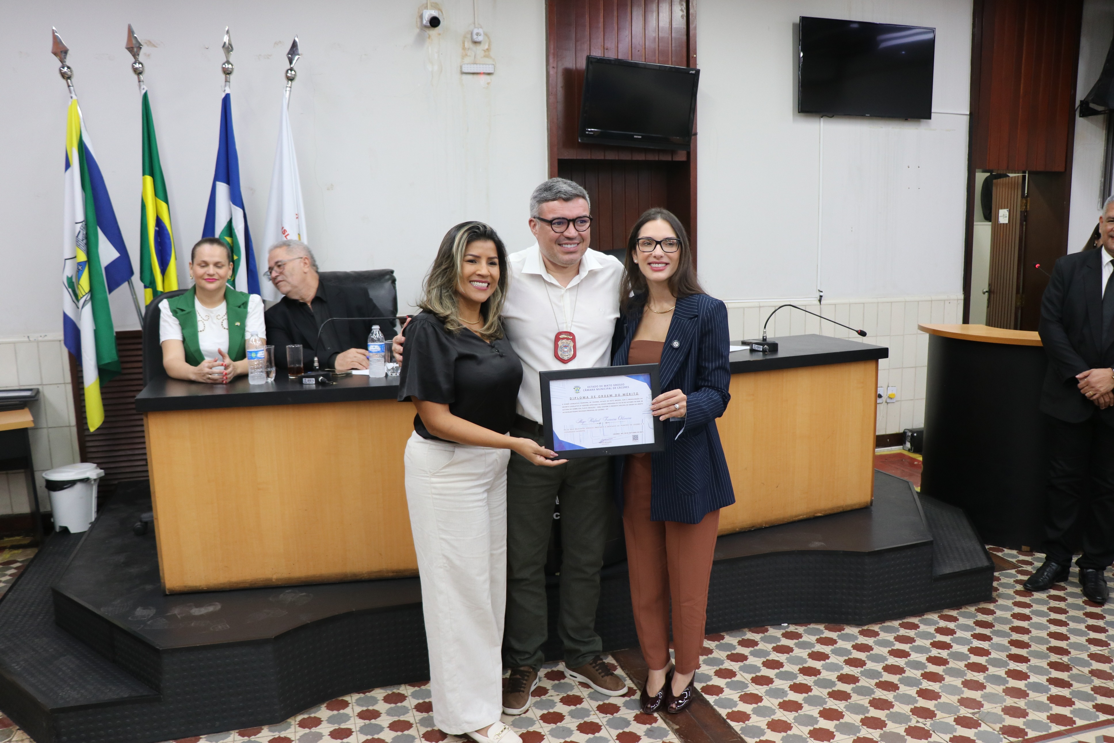 Sessão Solene em homenagem a personalidades de Cáceres (01.12.25)_Cred_Imprensa