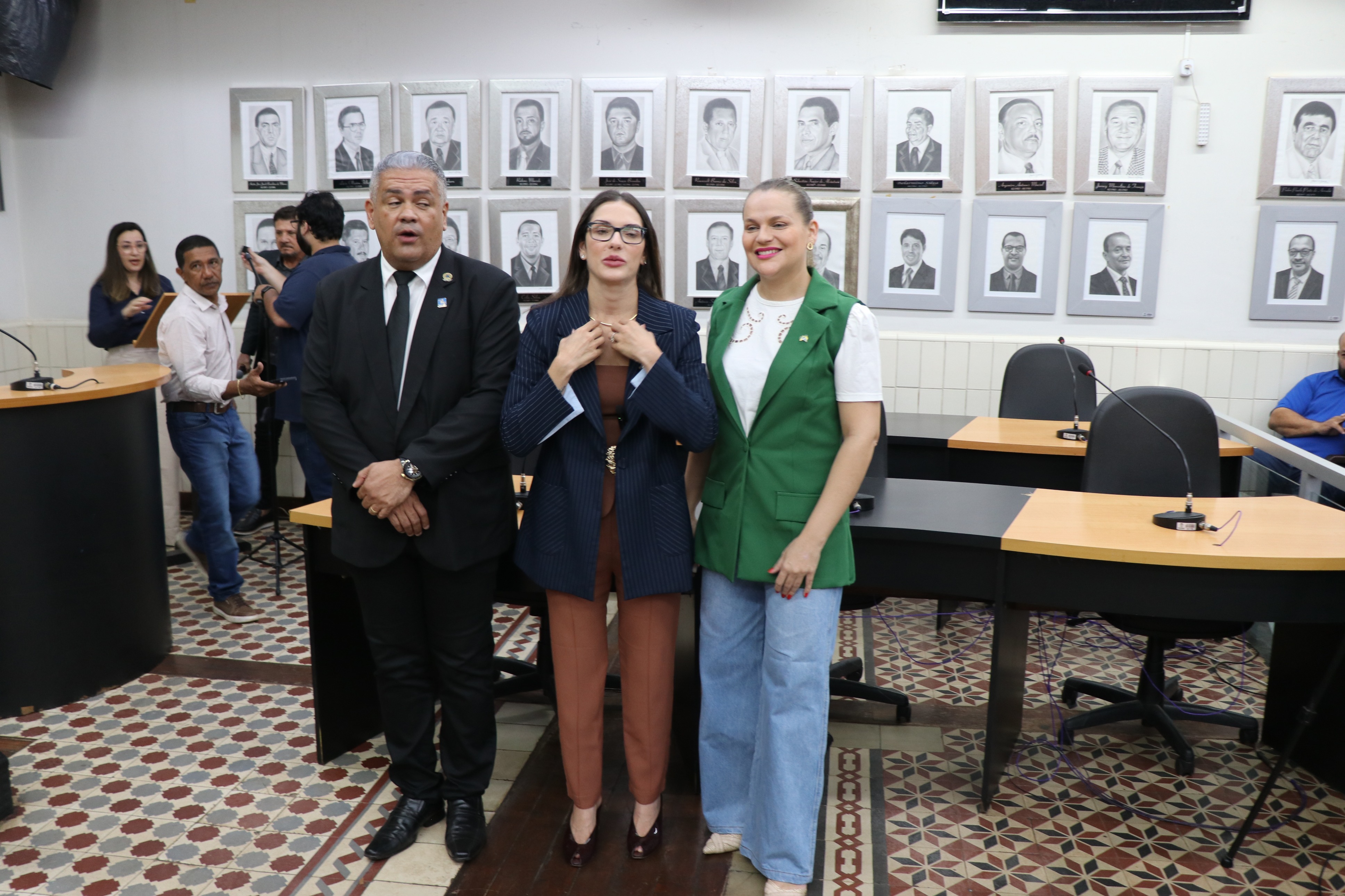 Sessão Solene em homenagem a personalidades de Cáceres (01.12.25)_Cred_Imprensa