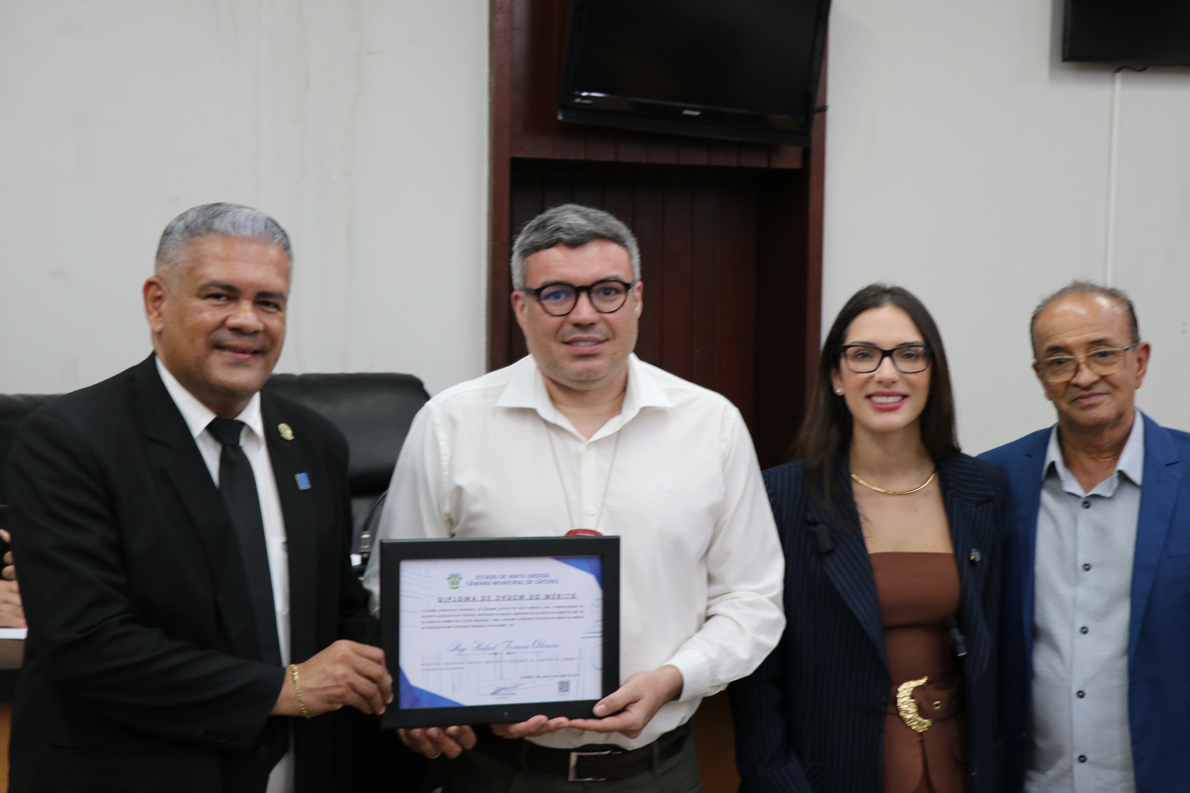 Sessão Solene em homenagem a personalidades de Cáceres (01.12.25)_Cred_Imprensa