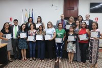 Assistentes sociais e bombeiro que salvou criança recebem homenagens em Sessão Solene na Câmara