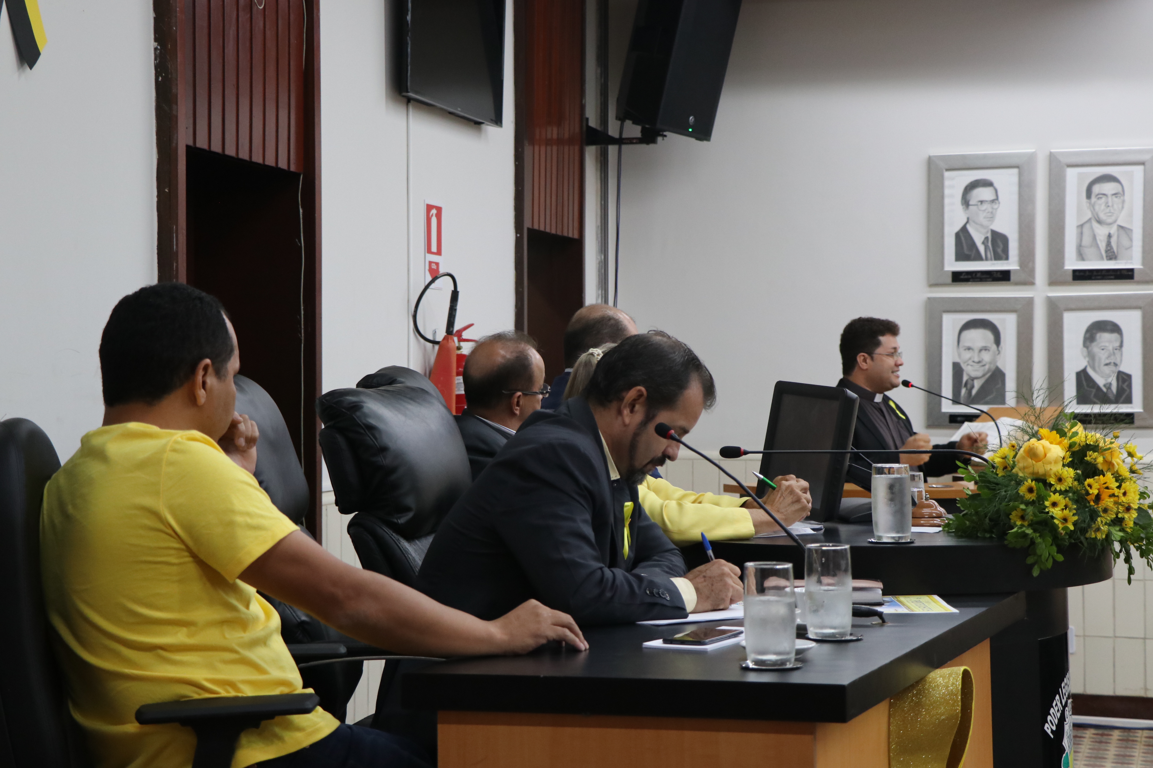 Audiência pública da Comissão de Saúde debate depressão e prevenção ao suicídio com plenário lotado