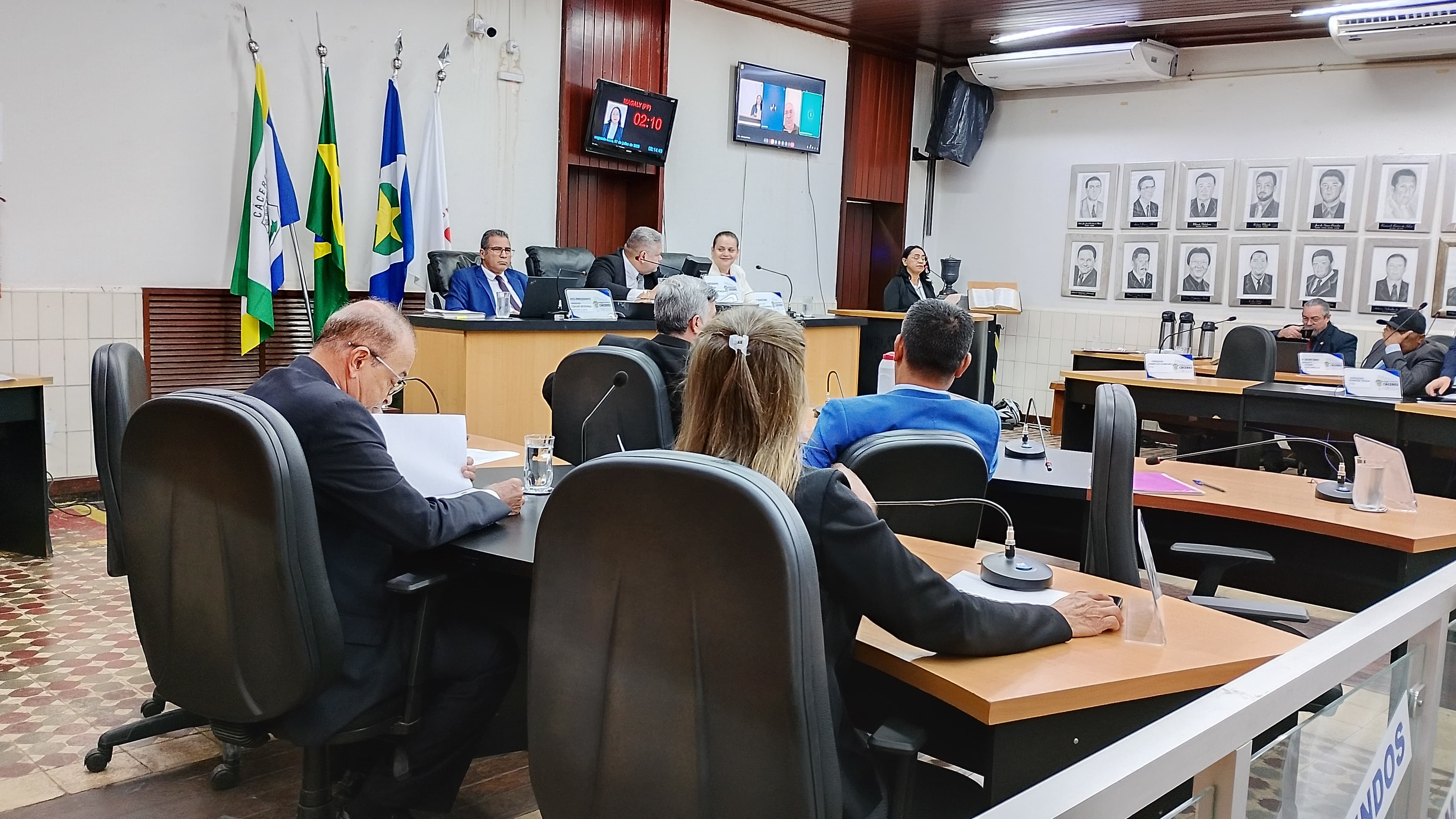 Câmara de Cáceres aprova projetos importantes e debate aprovação de 'CPI da Obras'