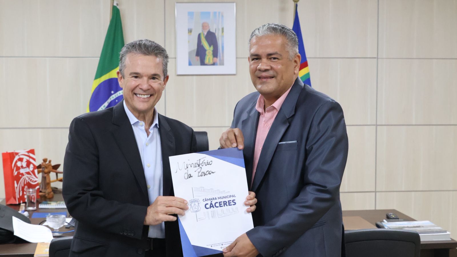 Câmara de Cáceres busca apoio federal para pescadores e ribeirinhos em reunião com Ministro da Pesca