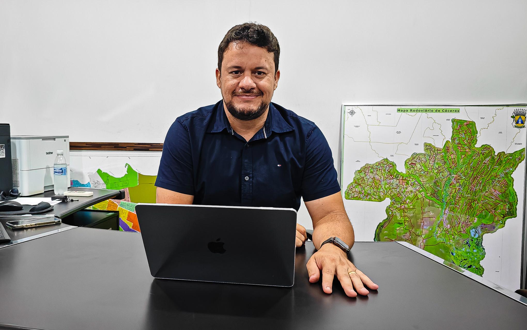 Câmara de Cáceres empossa Wesley Lopes como novo vereador em sessão solene