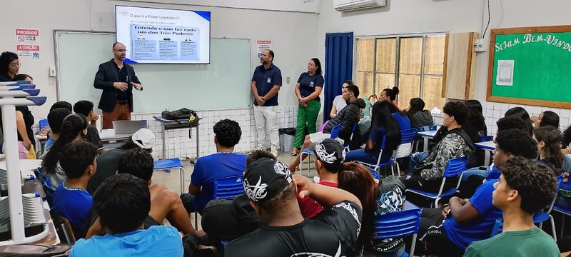 Câmara de Cáceres encerra ciclo de palestras sobre o Legislativo para estudantes do CEOM