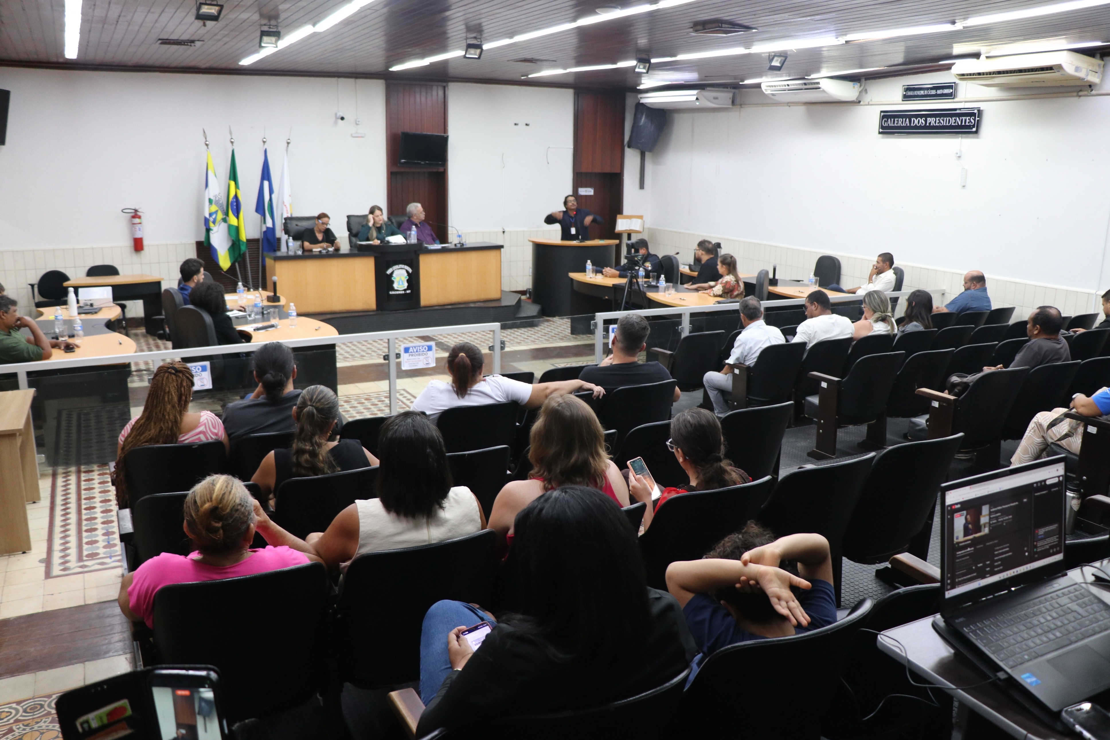 Câmara de Cáceres moderniza transmissões com novos equipamentos de última geração