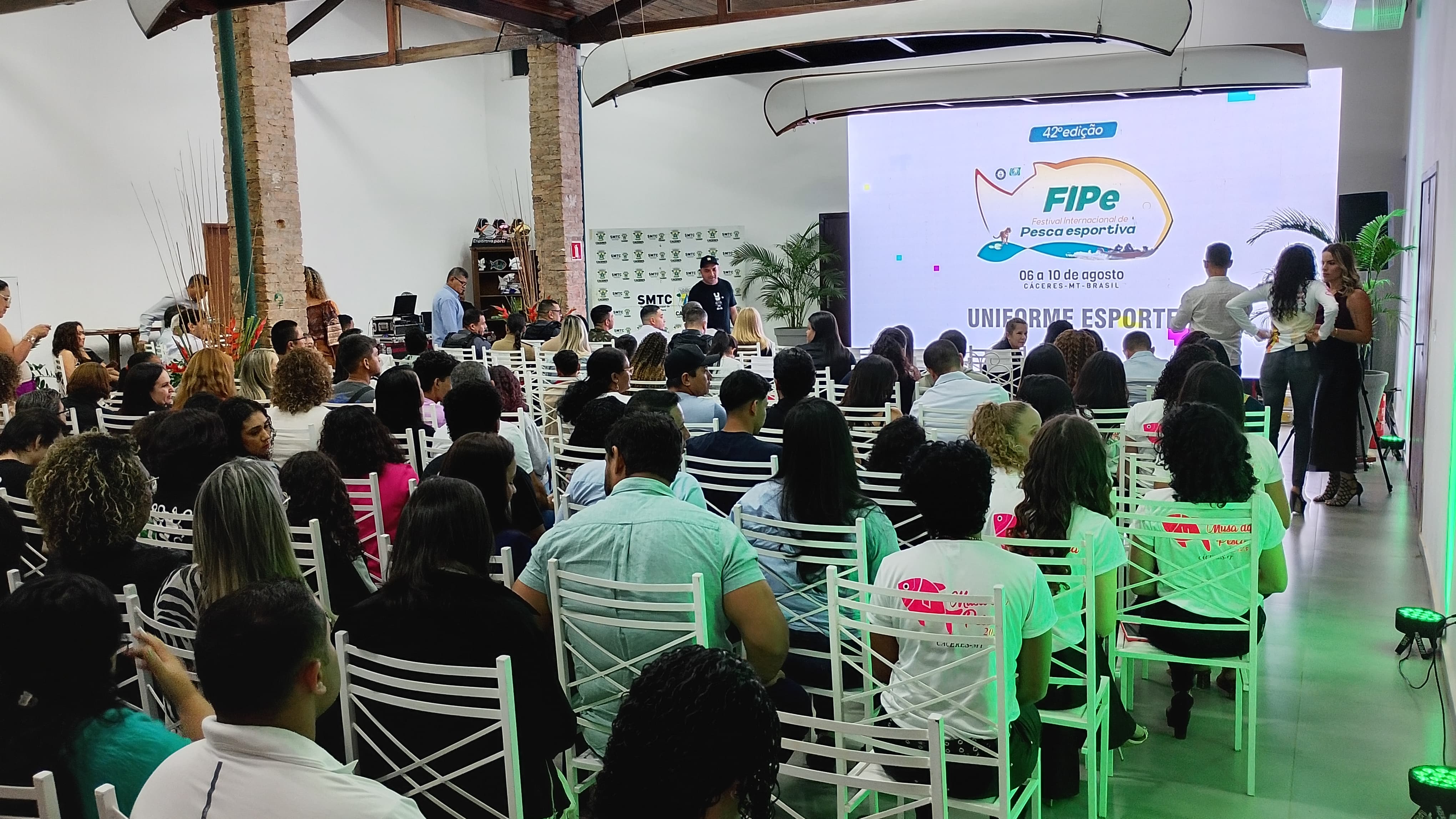 Câmara de Cáceres prestigia abertura do 42º FIPE e exalta importância do evento para a cidade