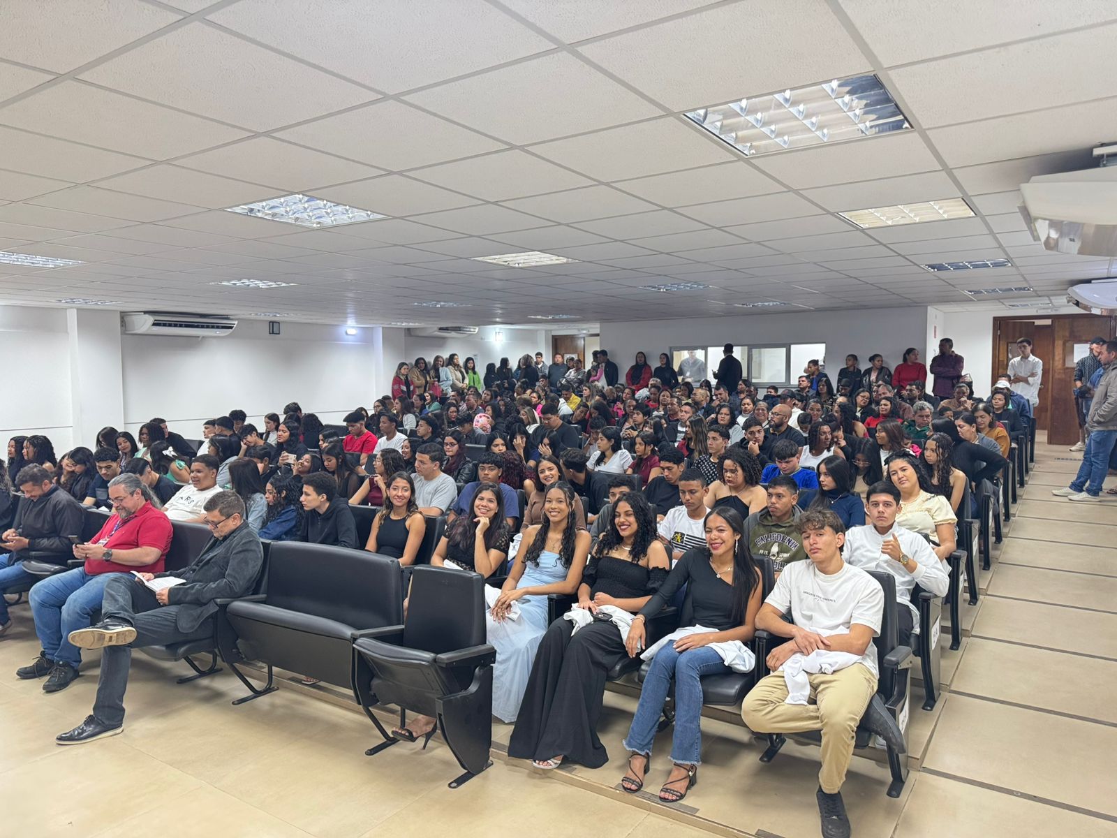 Câmara de Cáceres prestigia formatura de Atendentes de Saúde da ETEEP Adriano Silva e reforça apoio à categoria