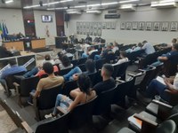 Câmara delibera sobre iluminação pública e pavimentação asfáltica em Cáceres 