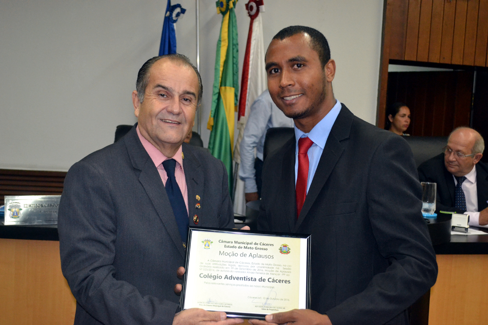 Câmara faz homenagem à Escola Adventista