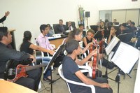 Câmara Municipal recebe alunos do Projeto Som da Vida