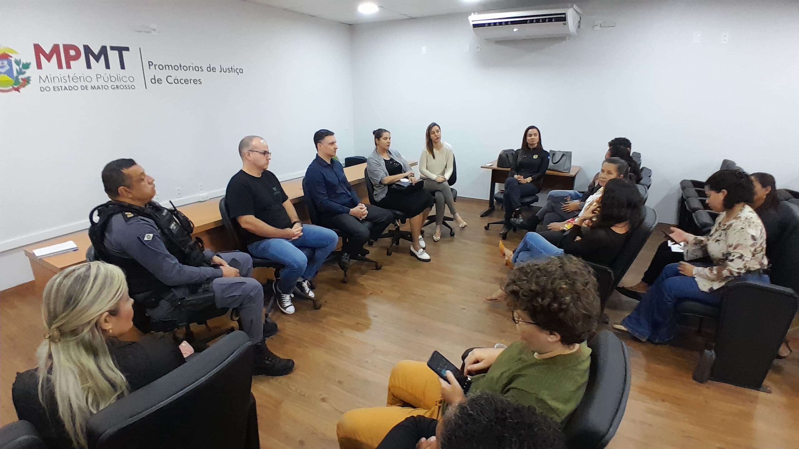 Câmara participa de reunião da Rede de Enfrentamento à Violência contra mulher em Cáceres