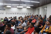 Audiência discute regulamentação dos aplicativos de transporte no município; projeto será revisado após manifestações