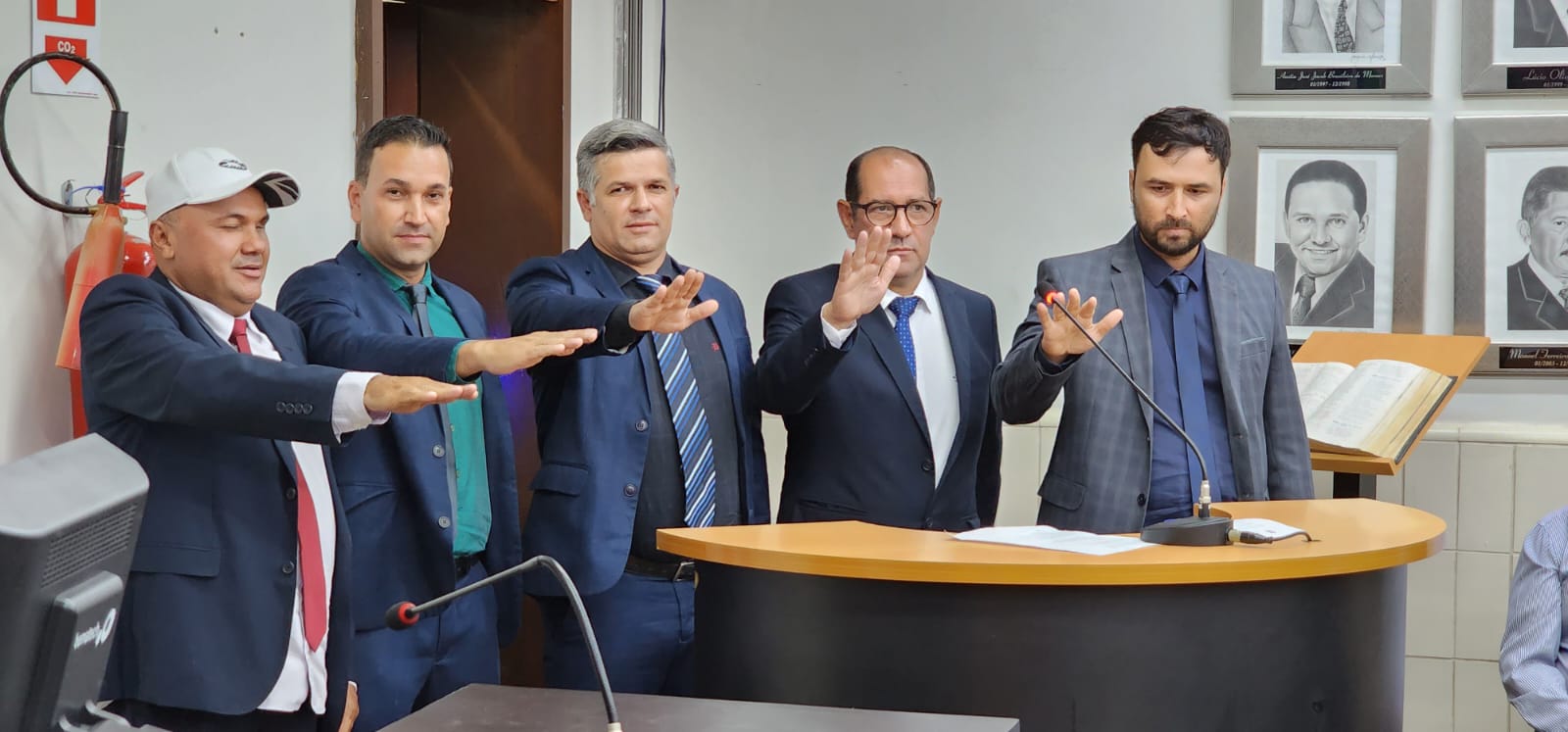 Democracia é exaltada durante posse da nova Mesa Diretora da Câmara de Cáceres