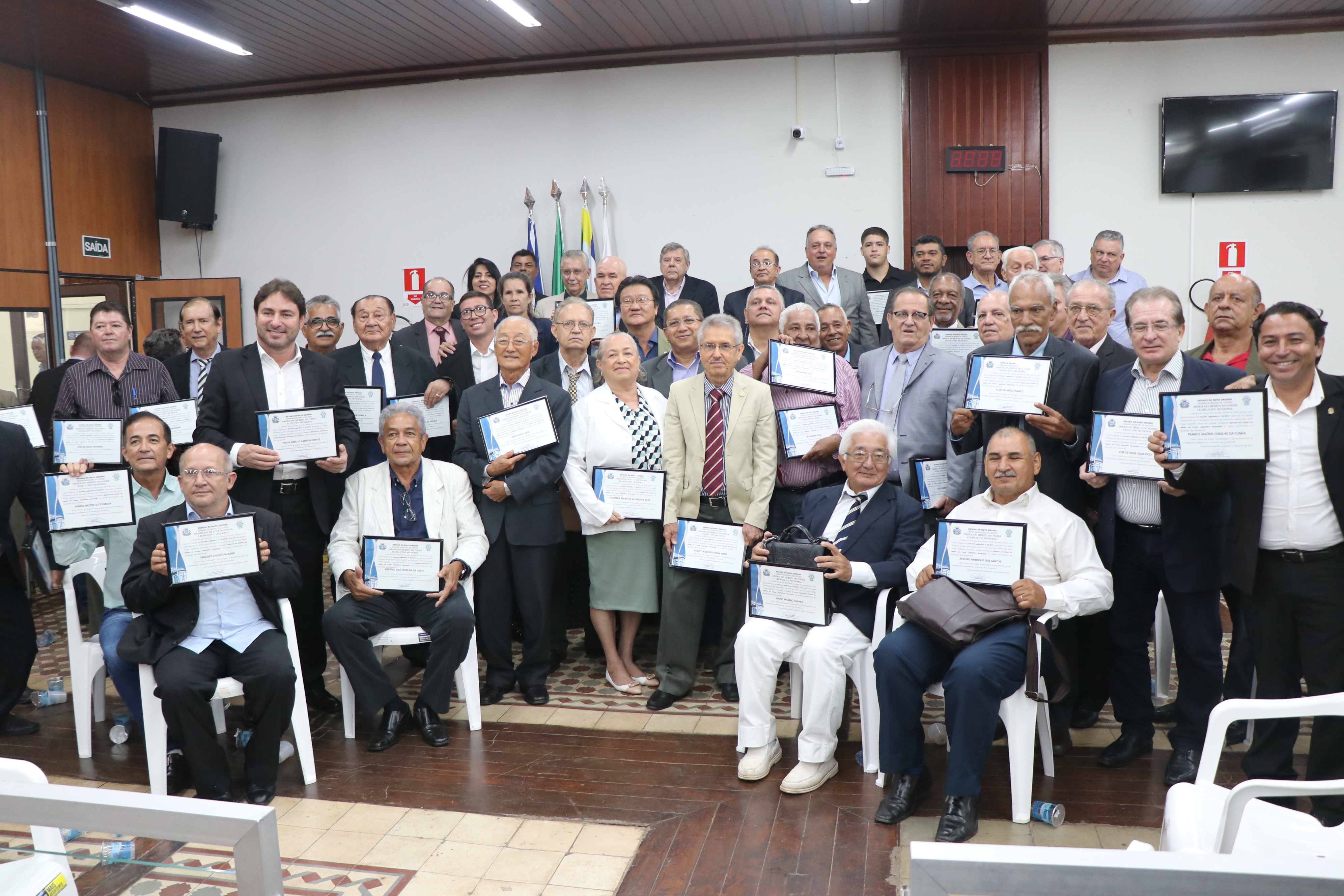 Em celebração do passado e presente de Cáceres, Câmara homenageia ex-parlamentares em Sessão Solene