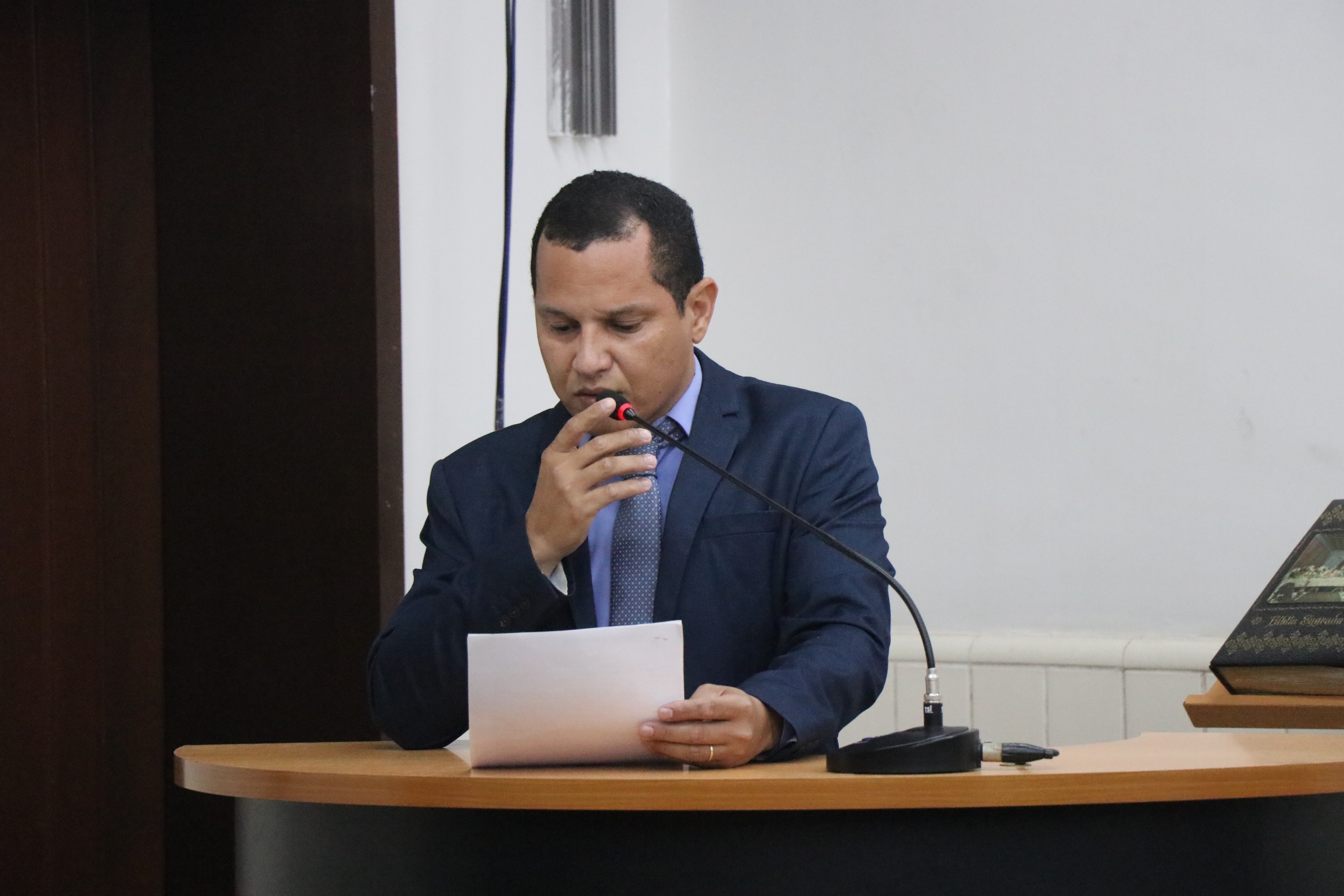 Indicação solicita “aulas campo” para ensinar alunos sobre uso consciente de água e benefícios da energia renovável