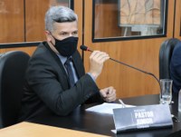 Indicação solicita rede fluvial, limpeza e recapeamento nas vias do bairro Vila Nova, em especial na Rua das Camélias